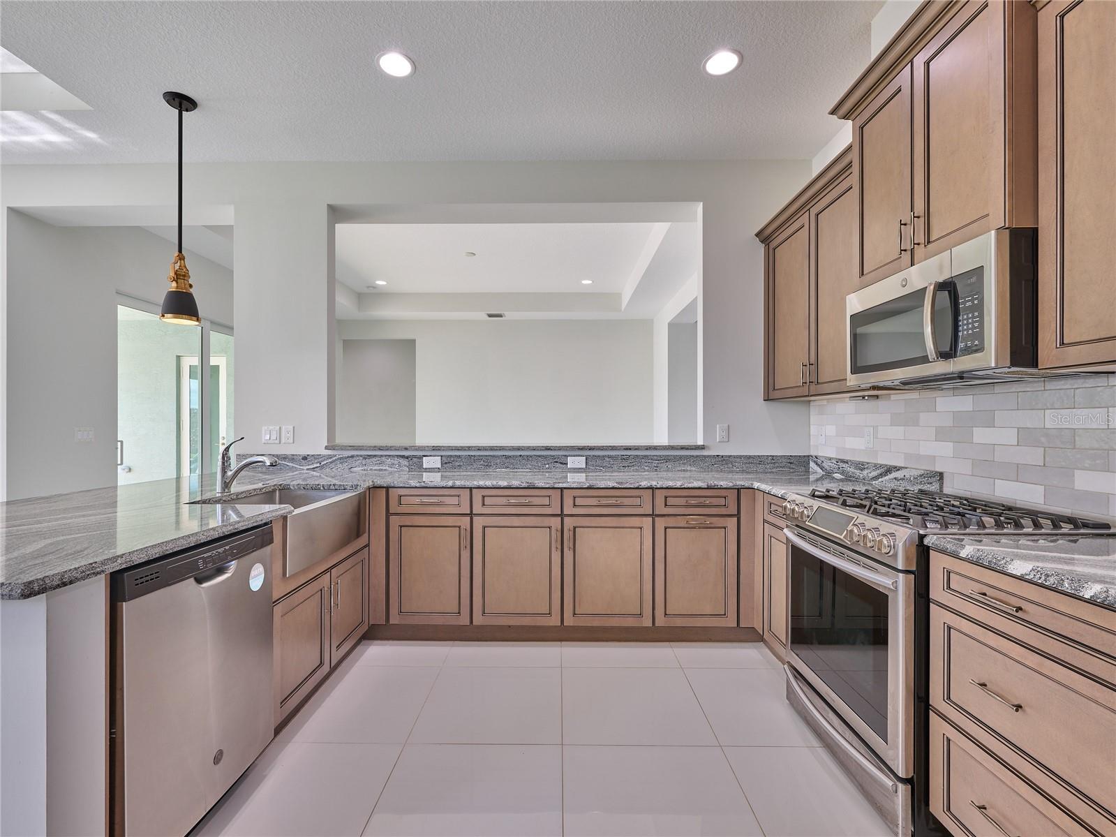 Image 20 of 65 For 15966 Whippoorwill Circle