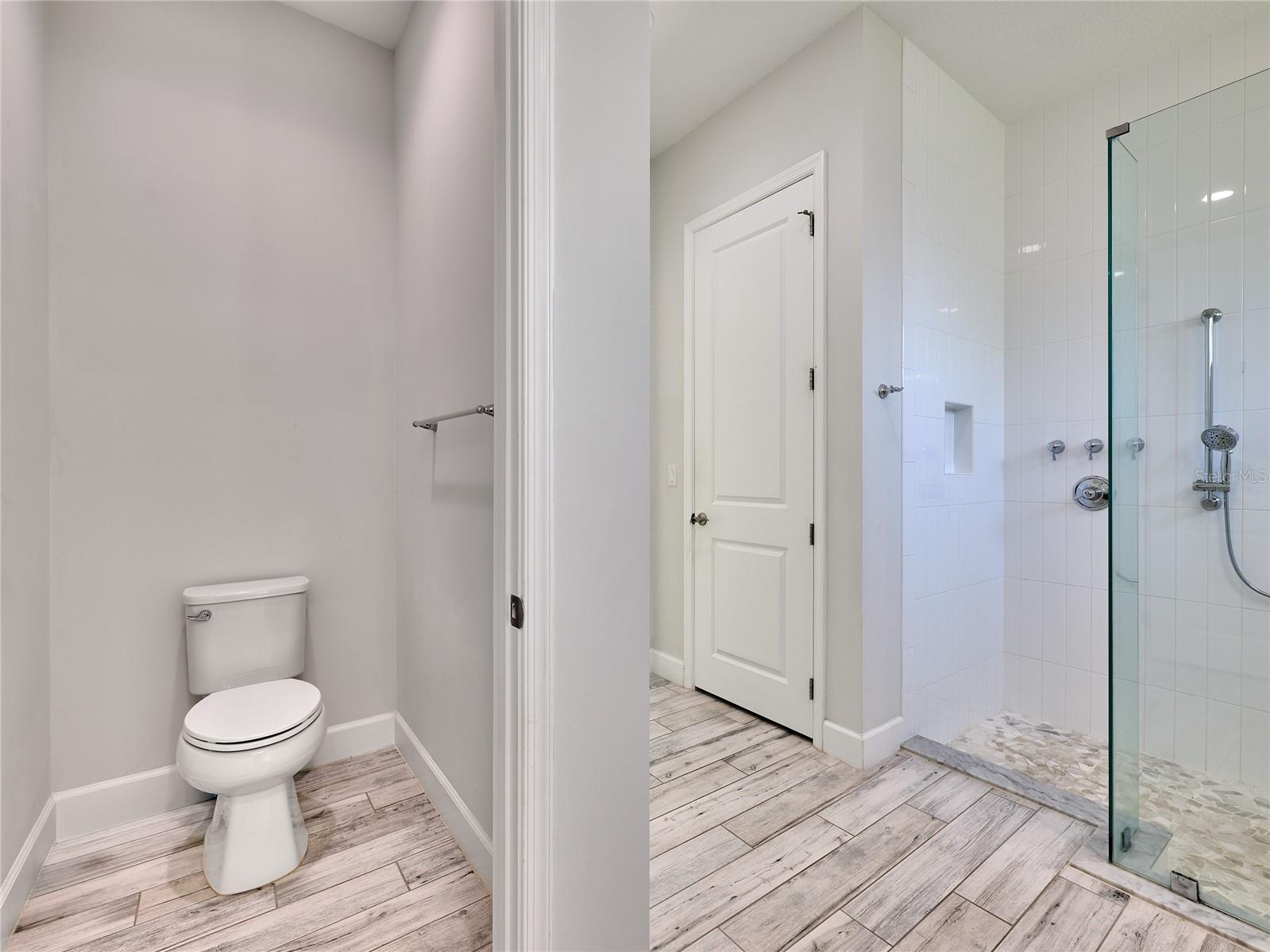 Image 28 of 65 For 15966 Whippoorwill Circle