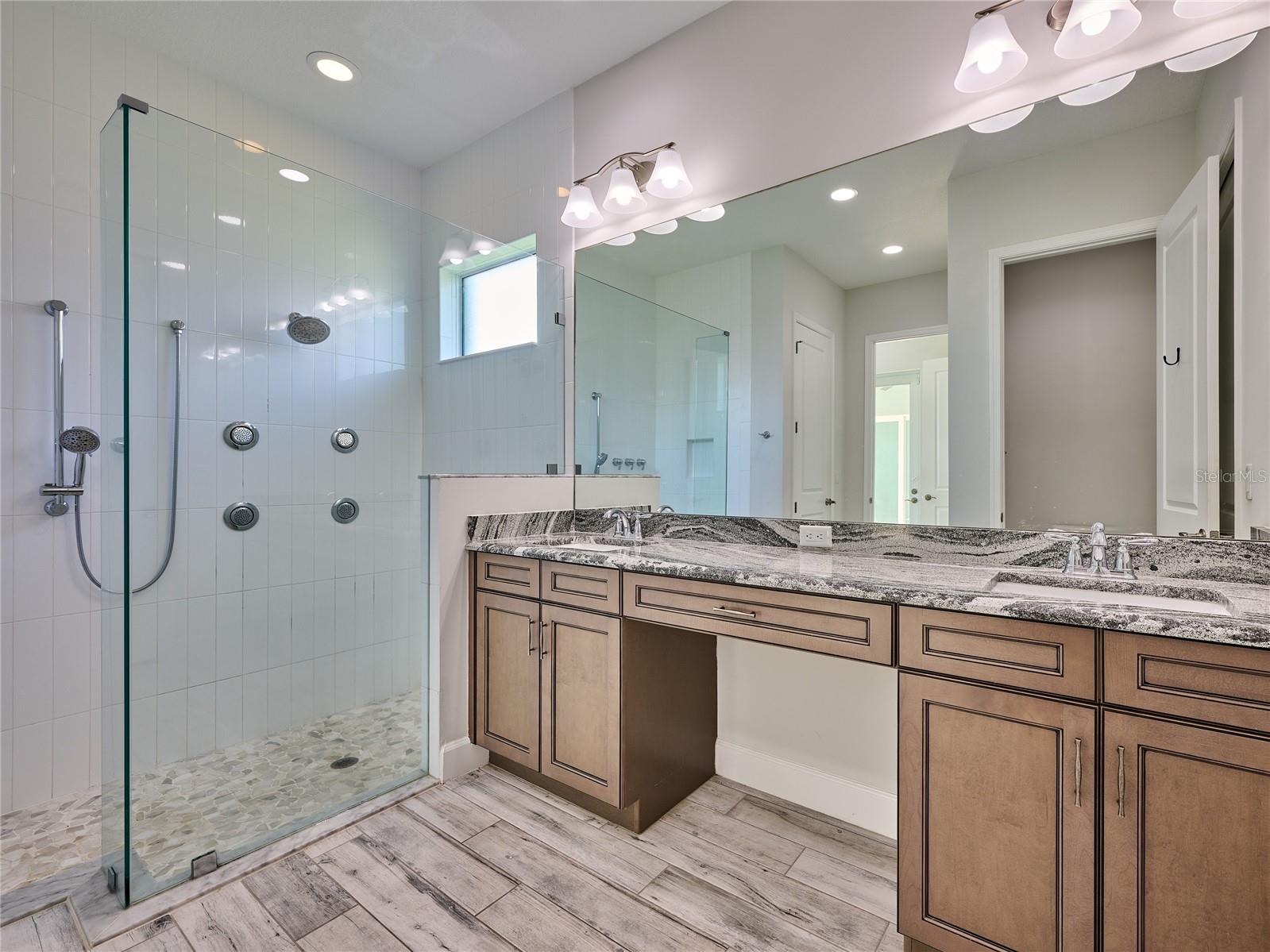 Image 29 of 65 For 15966 Whippoorwill Circle