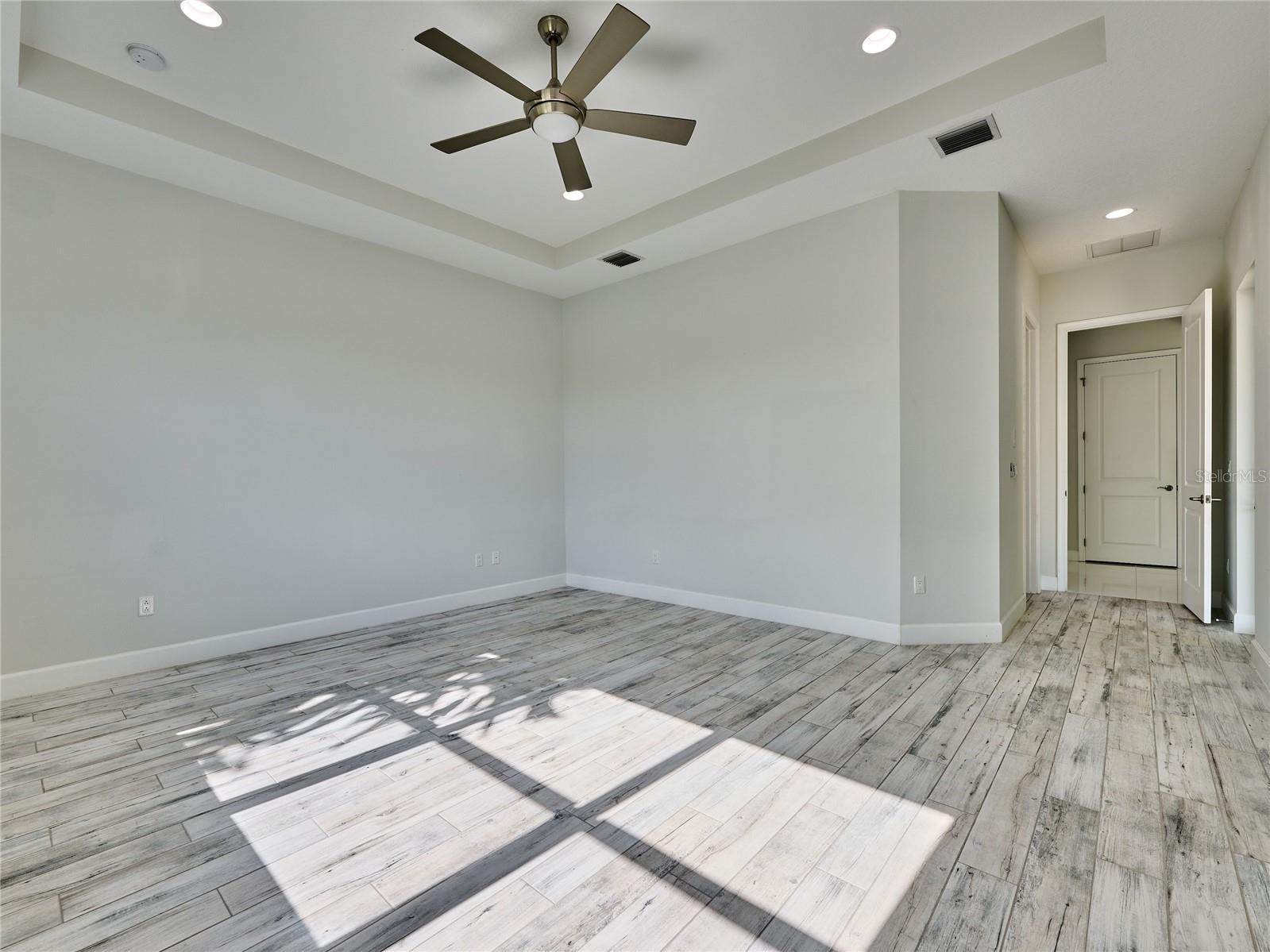 Image 31 of 65 For 15966 Whippoorwill Circle