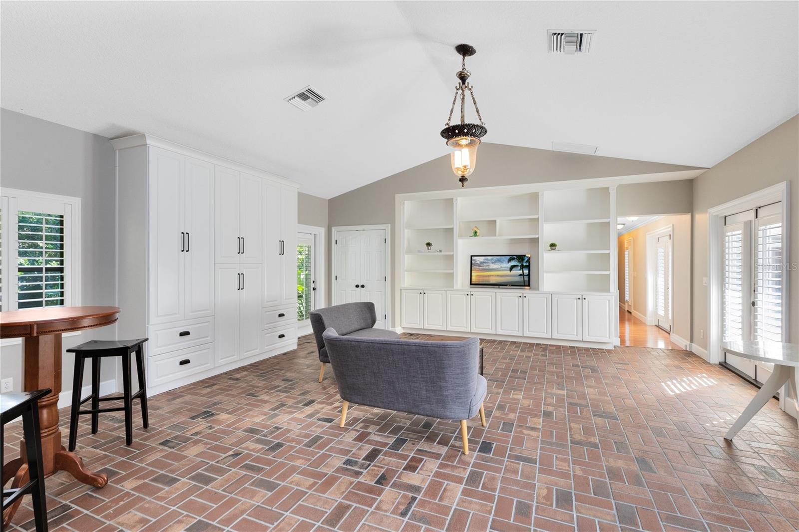 Image 19 of 43 For 699 Bear Paw Court