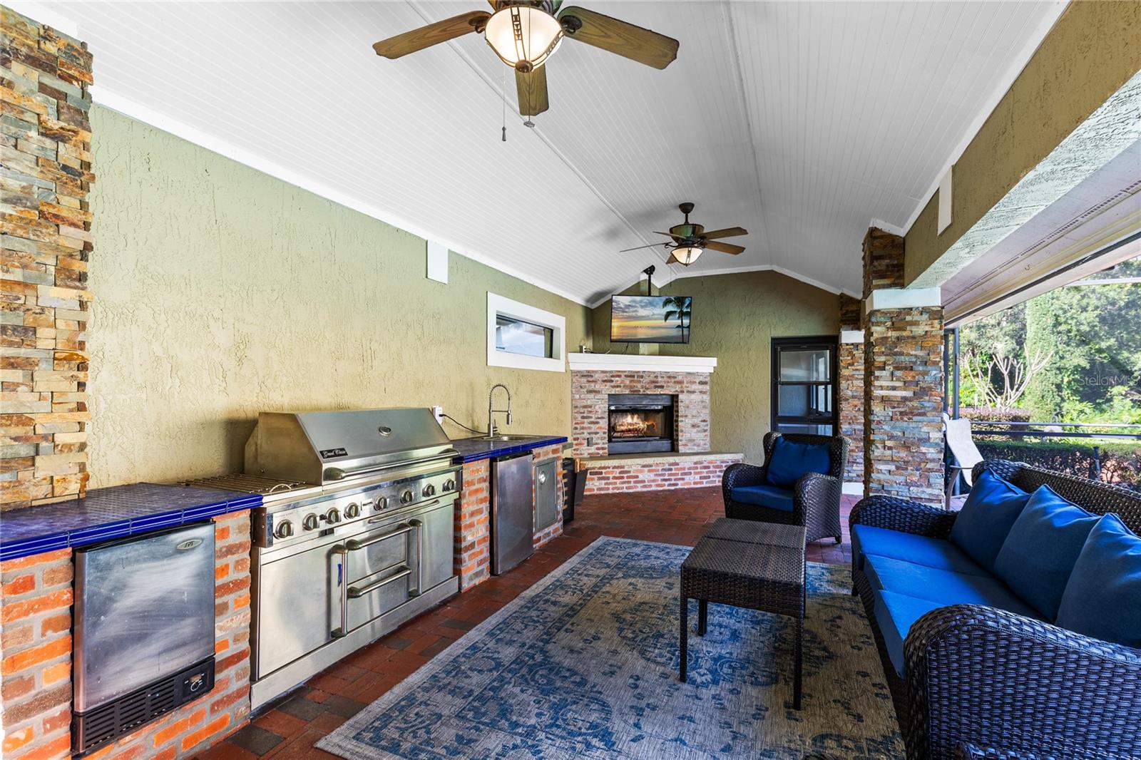 Image 22 of 43 For 699 Bear Paw Court