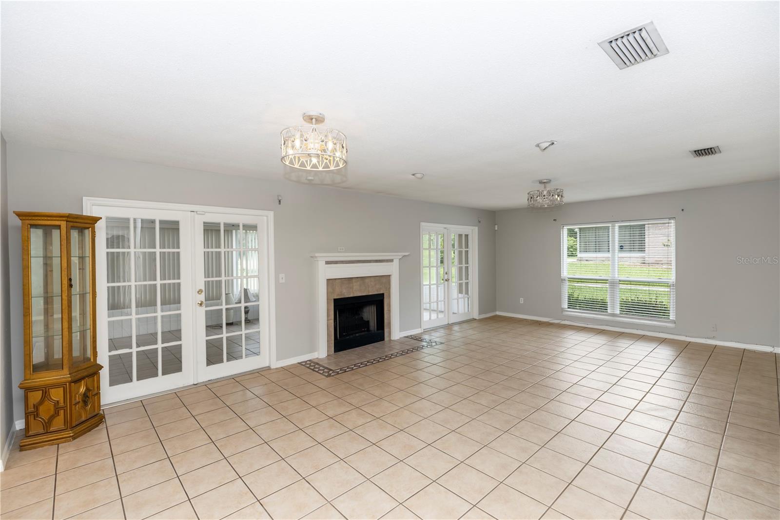 Image 11 of 23 For 820 Hill Avenue 40