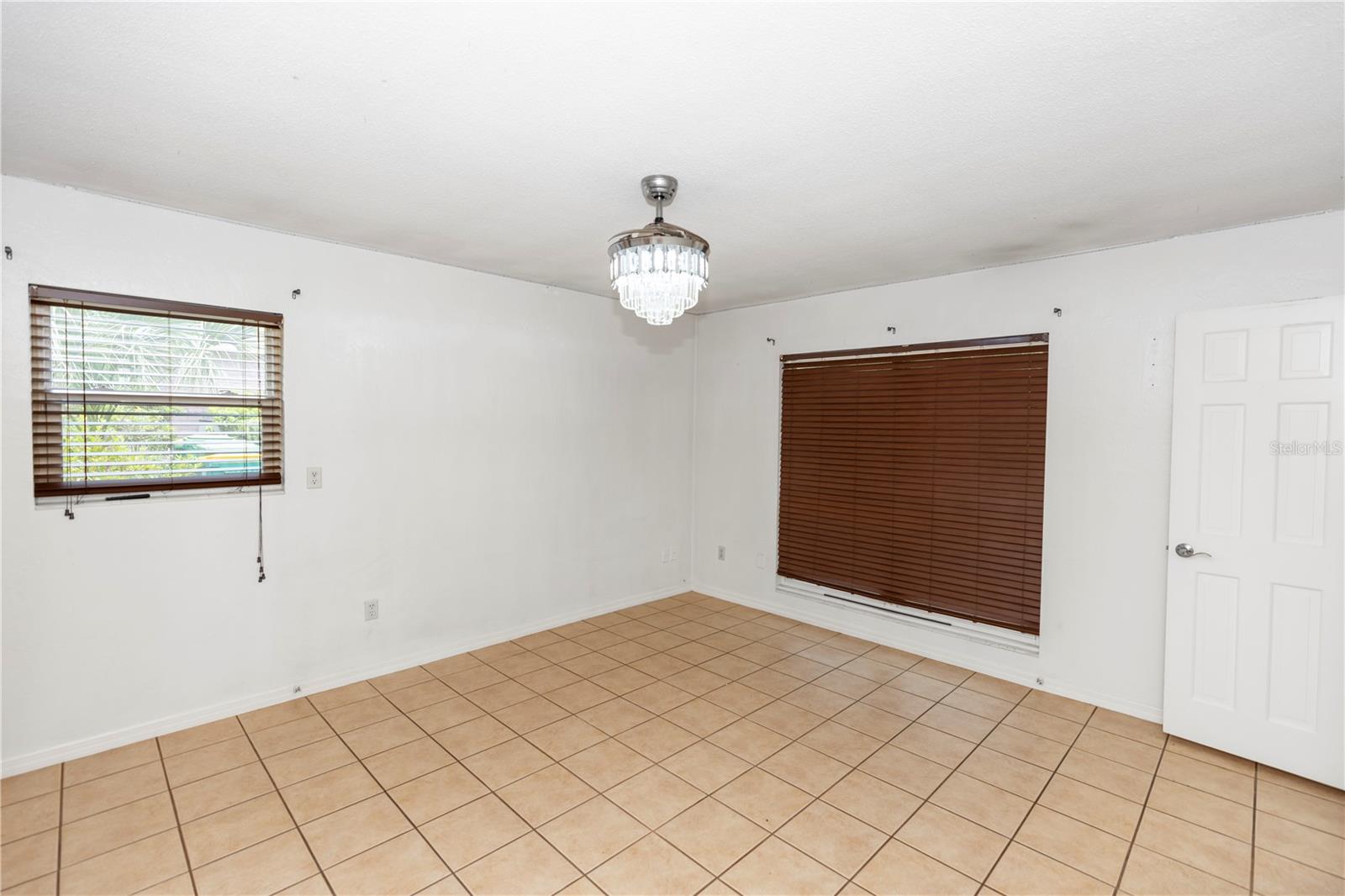 Image 5 of 23 For 820 Hill Avenue 40