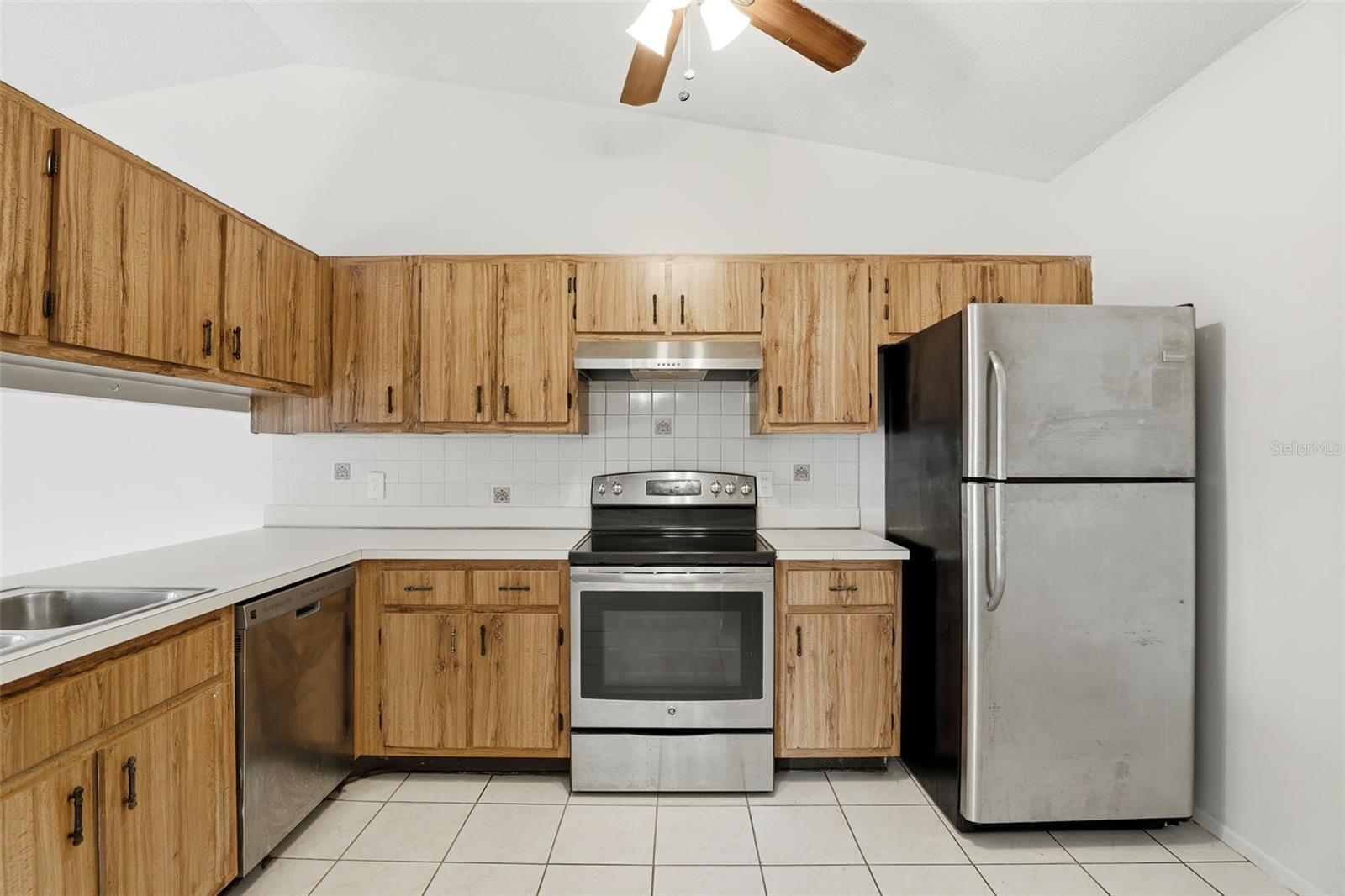 Image 14 of 30 For 1056 Soria Avenue