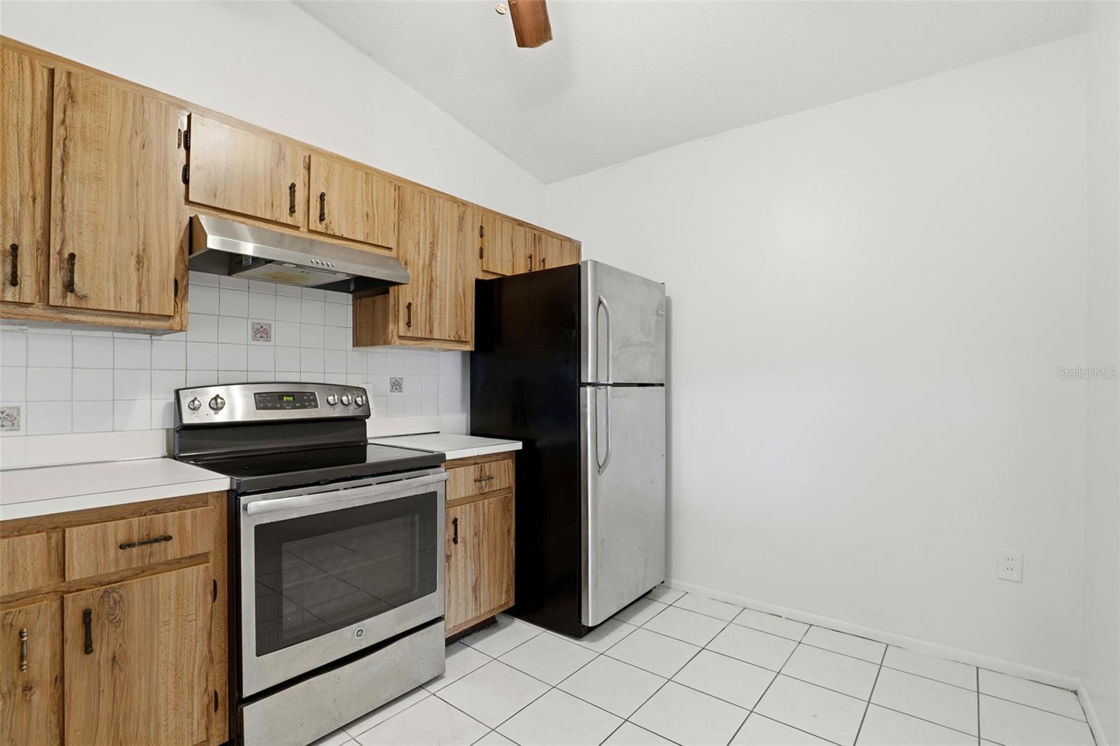 Image 15 of 30 For 1056 Soria Avenue