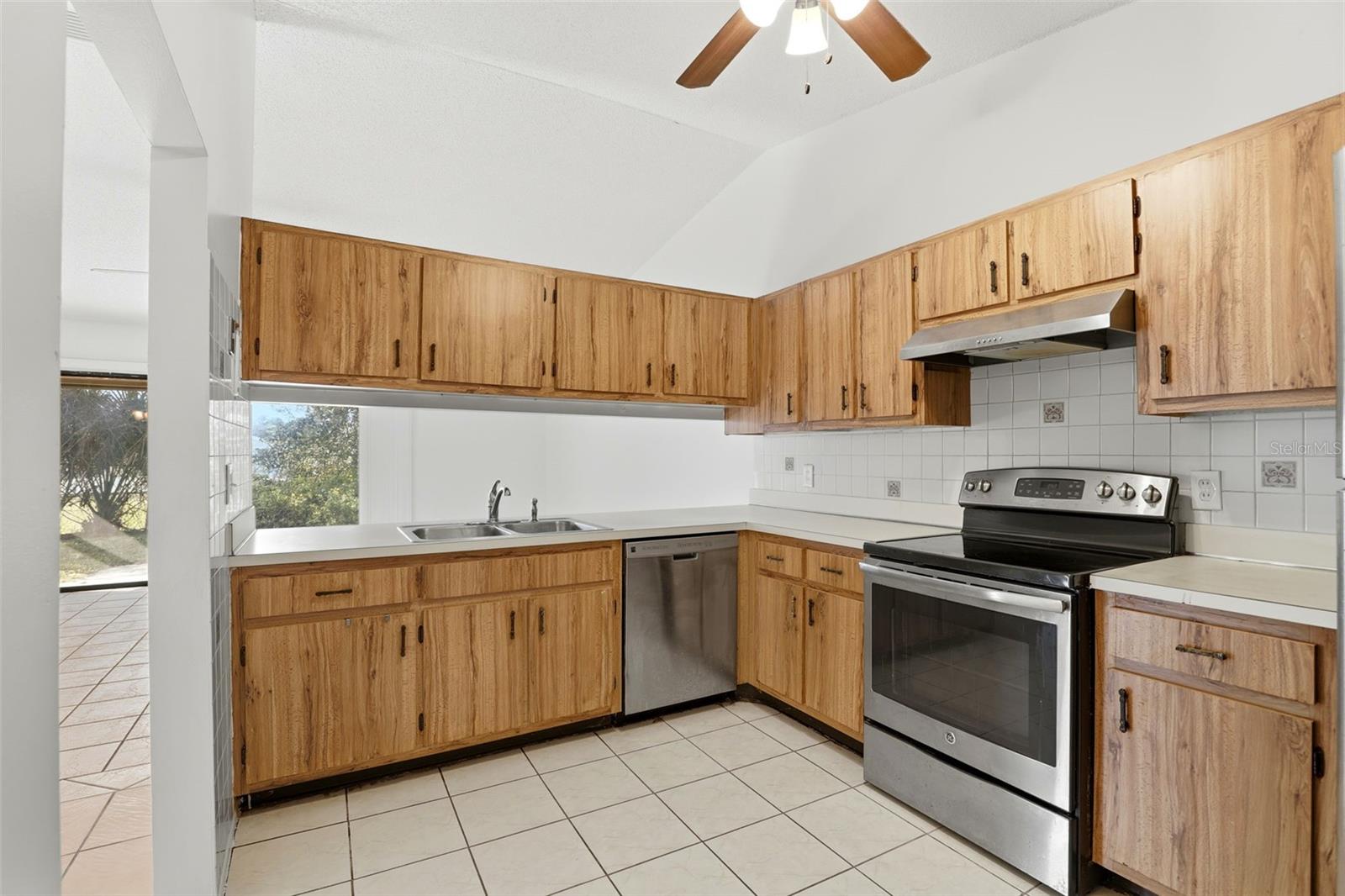 Image 16 of 30 For 1056 Soria Avenue