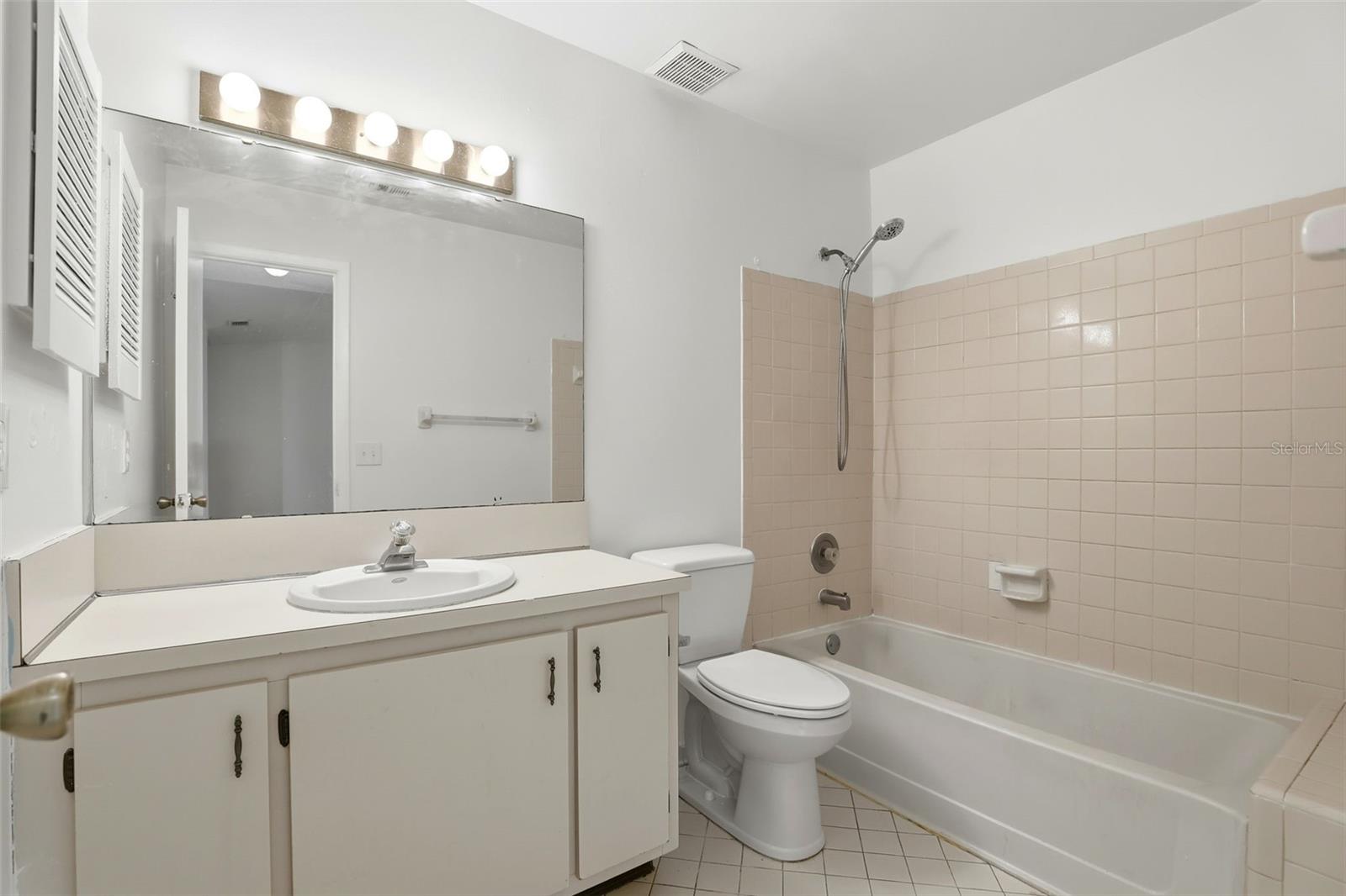 Image 23 of 30 For 1056 Soria Avenue