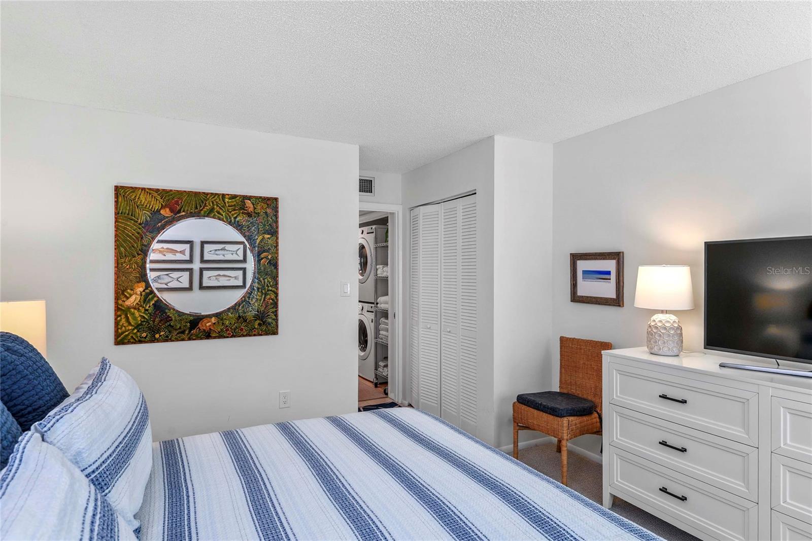 Image 23 of 40 For 4811 Saxon Drive B101