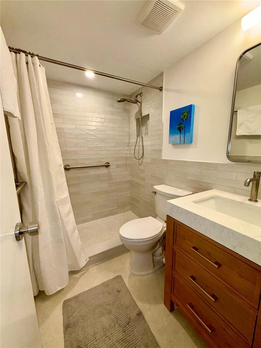 Image 25 of 40 For 4811 Saxon Drive B101