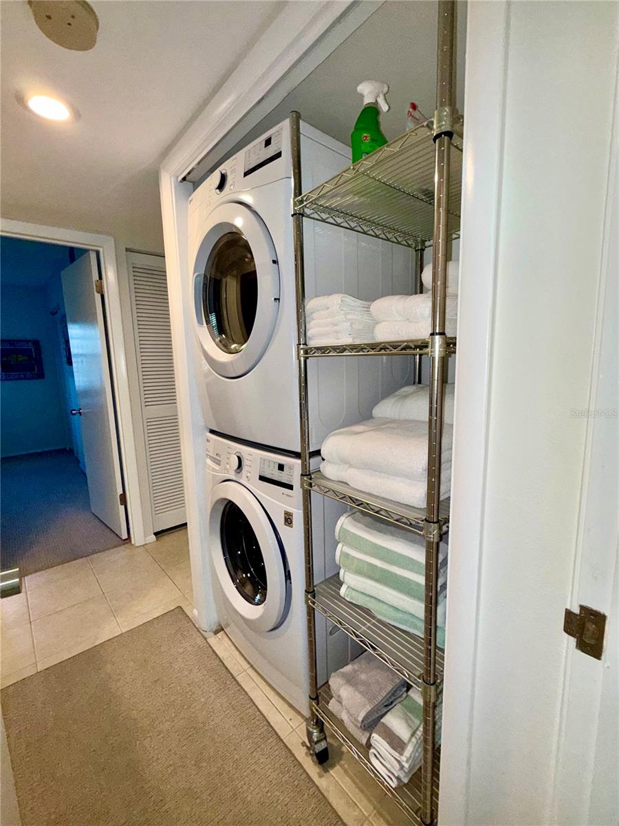 Image 28 of 40 For 4811 Saxon Drive B101