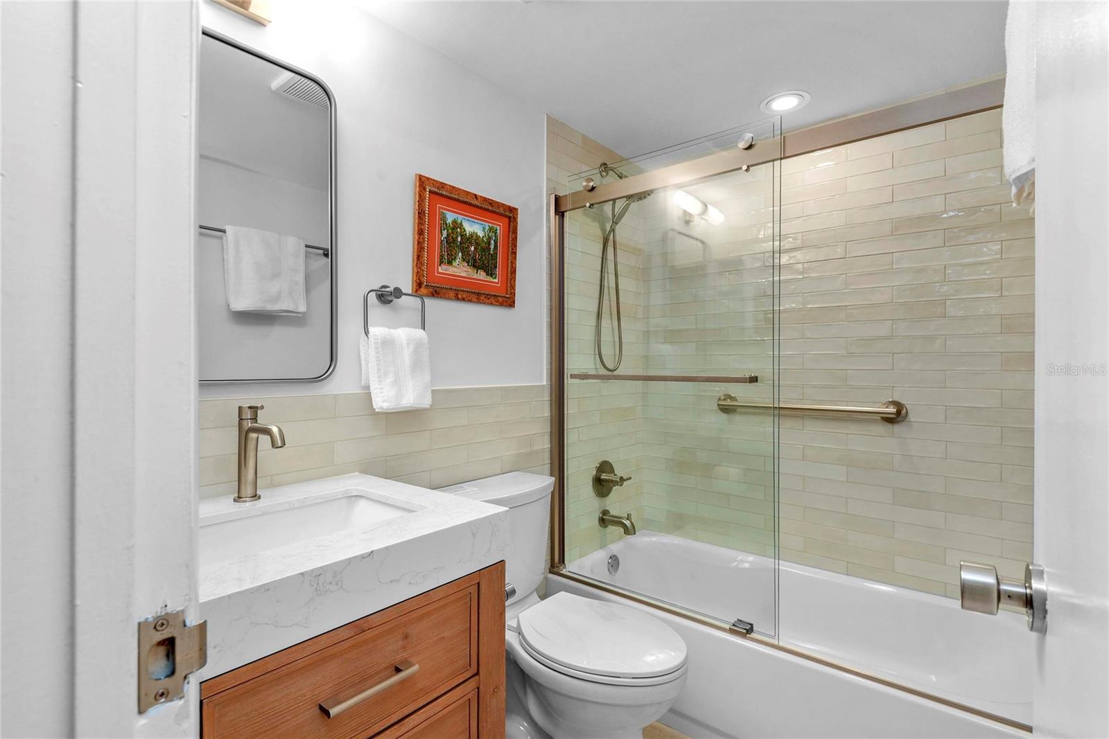 Image 31 of 40 For 4811 Saxon Drive B101