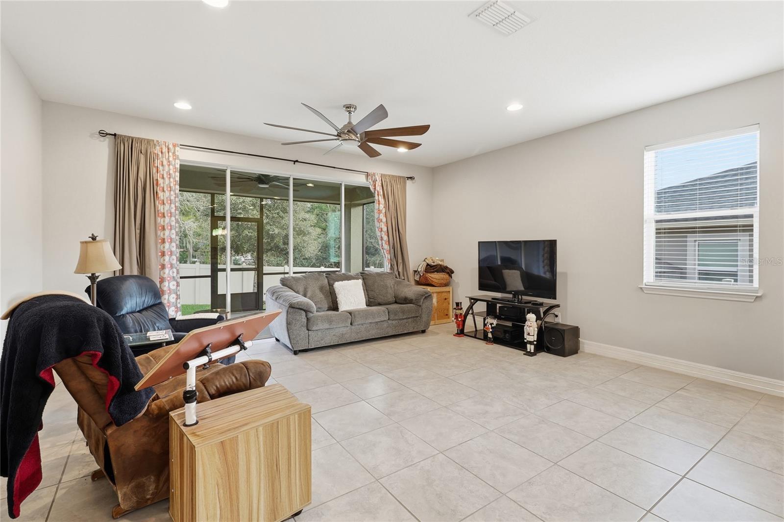 Image 28 of 47 For 2349 Oxmoor Drive