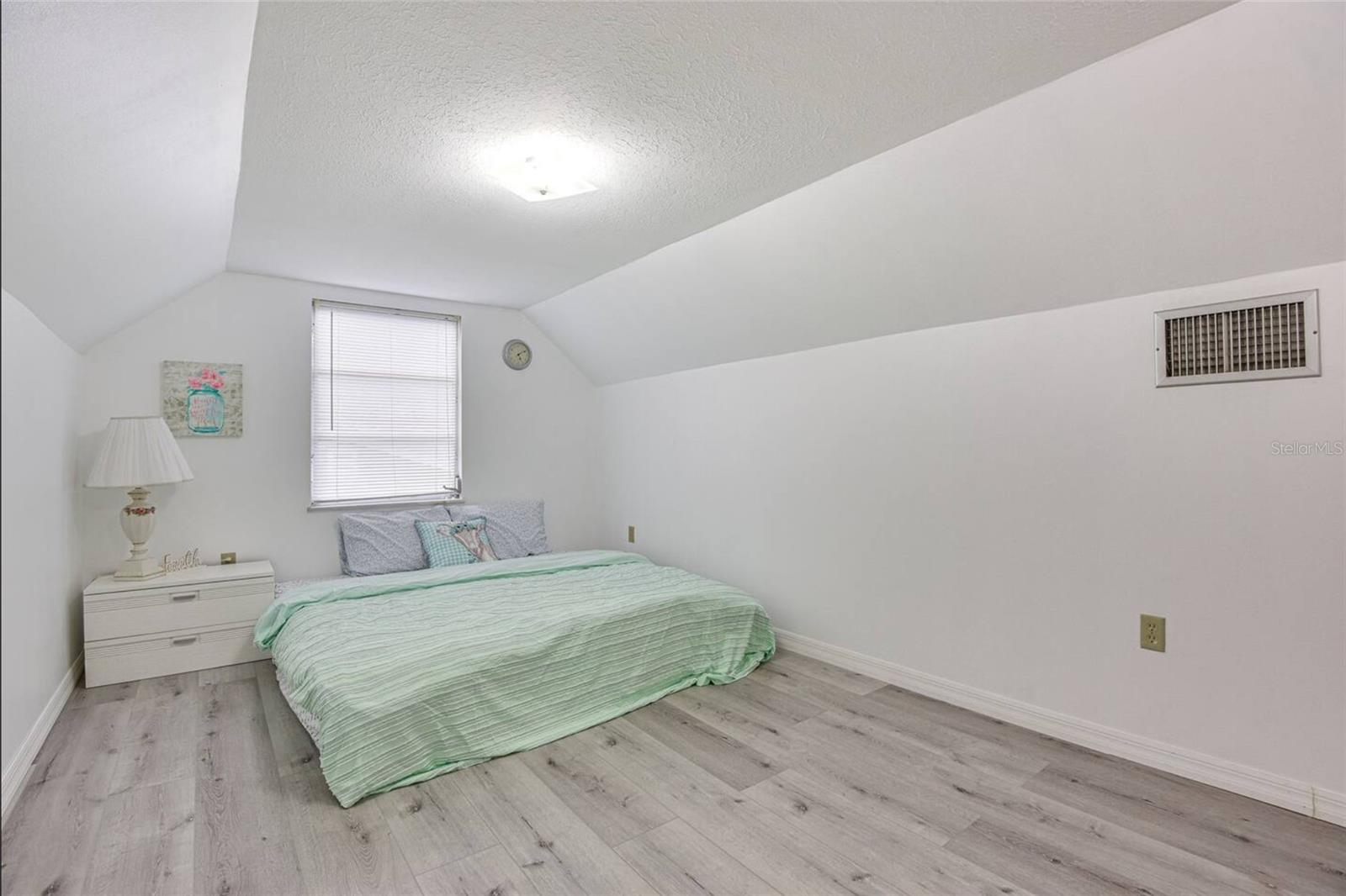 Image 15 of 22 For 4831 Greenleaf Road