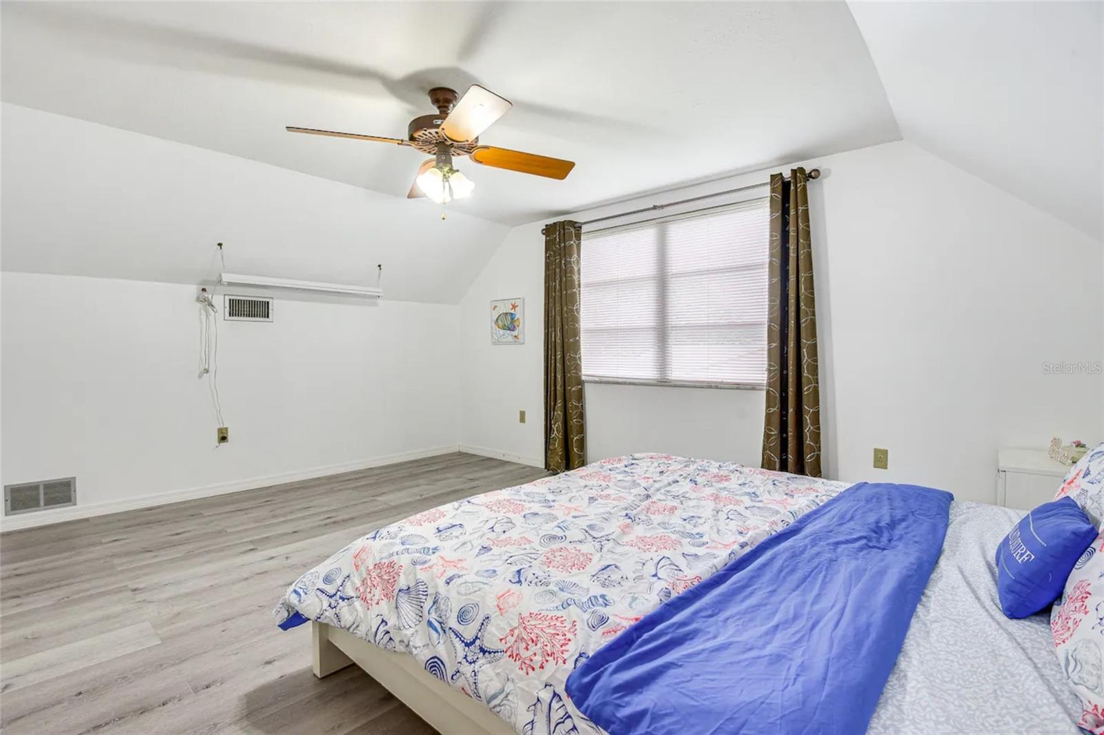 Image 17 of 22 For 4831 Greenleaf Road