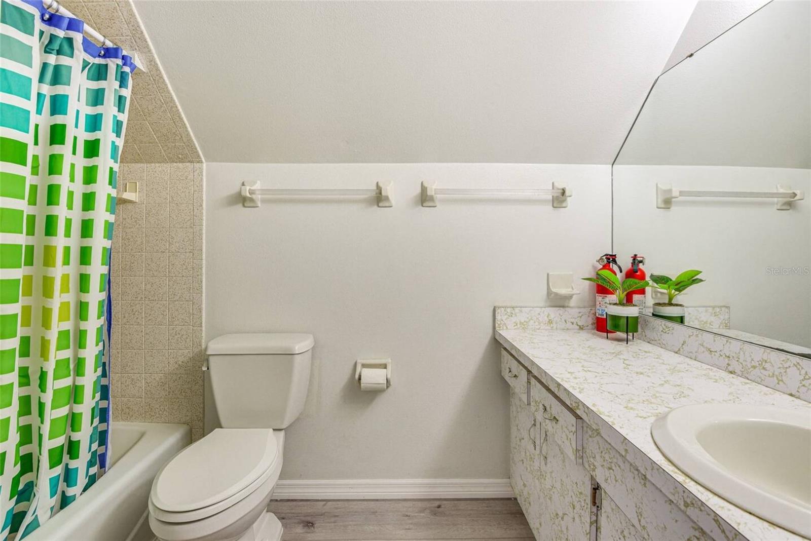 Image 8 of 22 For 4831 Greenleaf Road