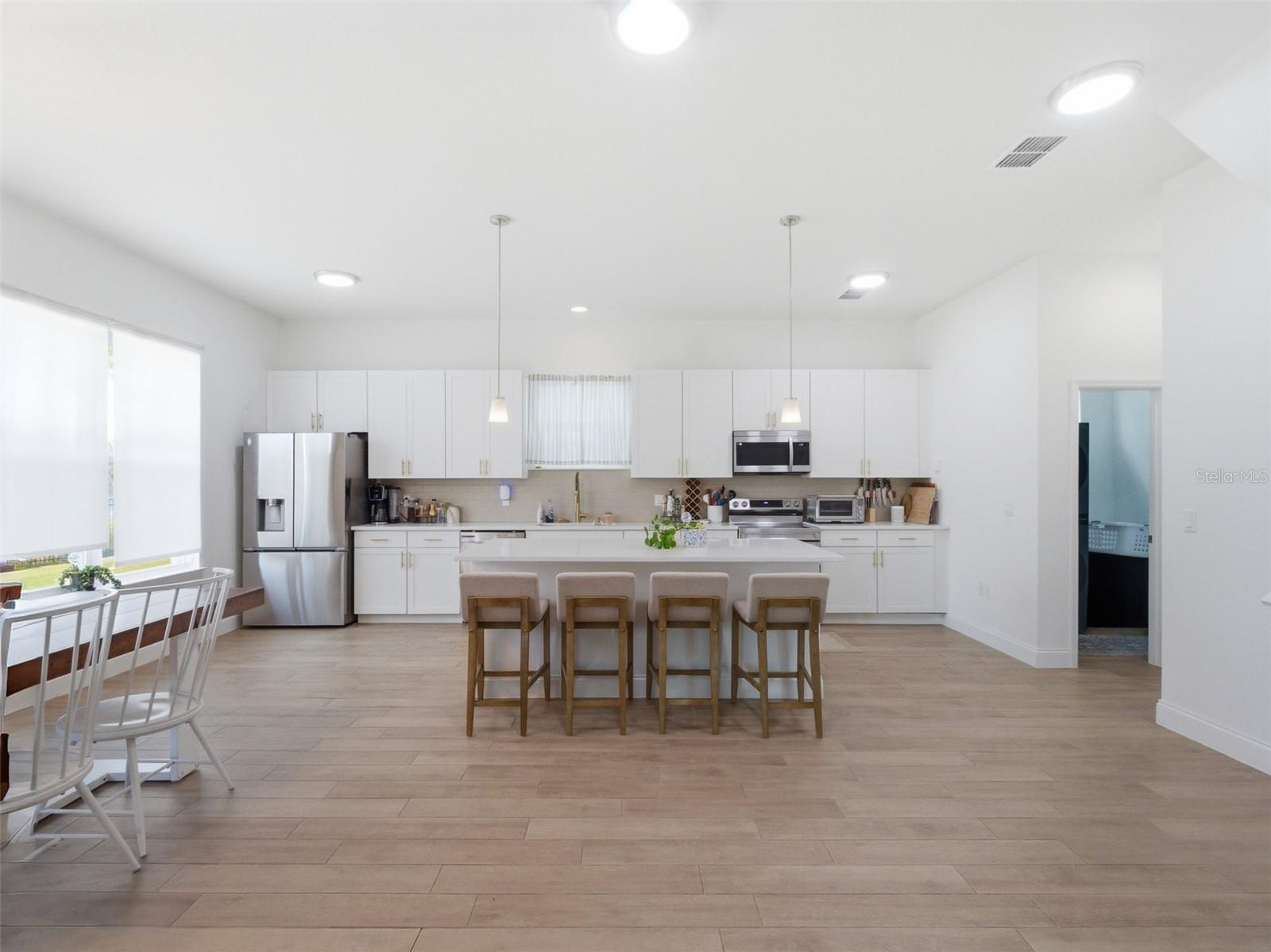 Image 10 of 39 For 712 Reflection Lake Drive