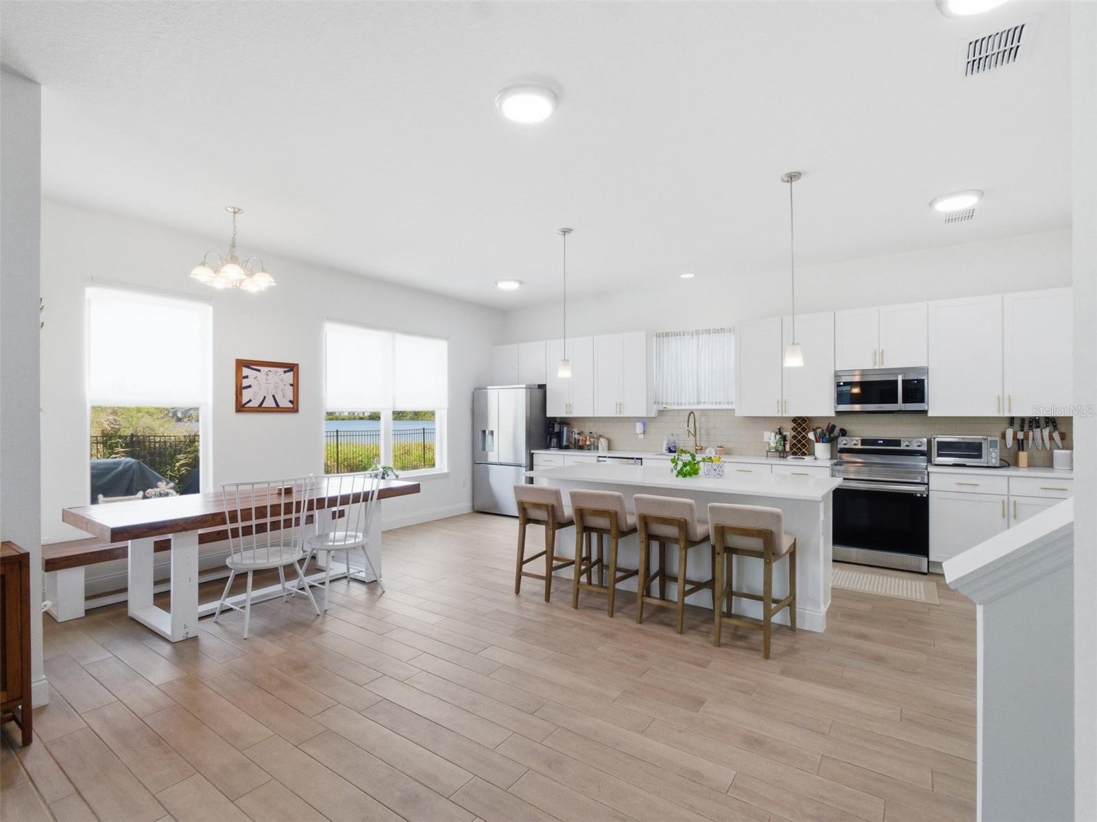 Image 11 of 39 For 712 Reflection Lake Drive