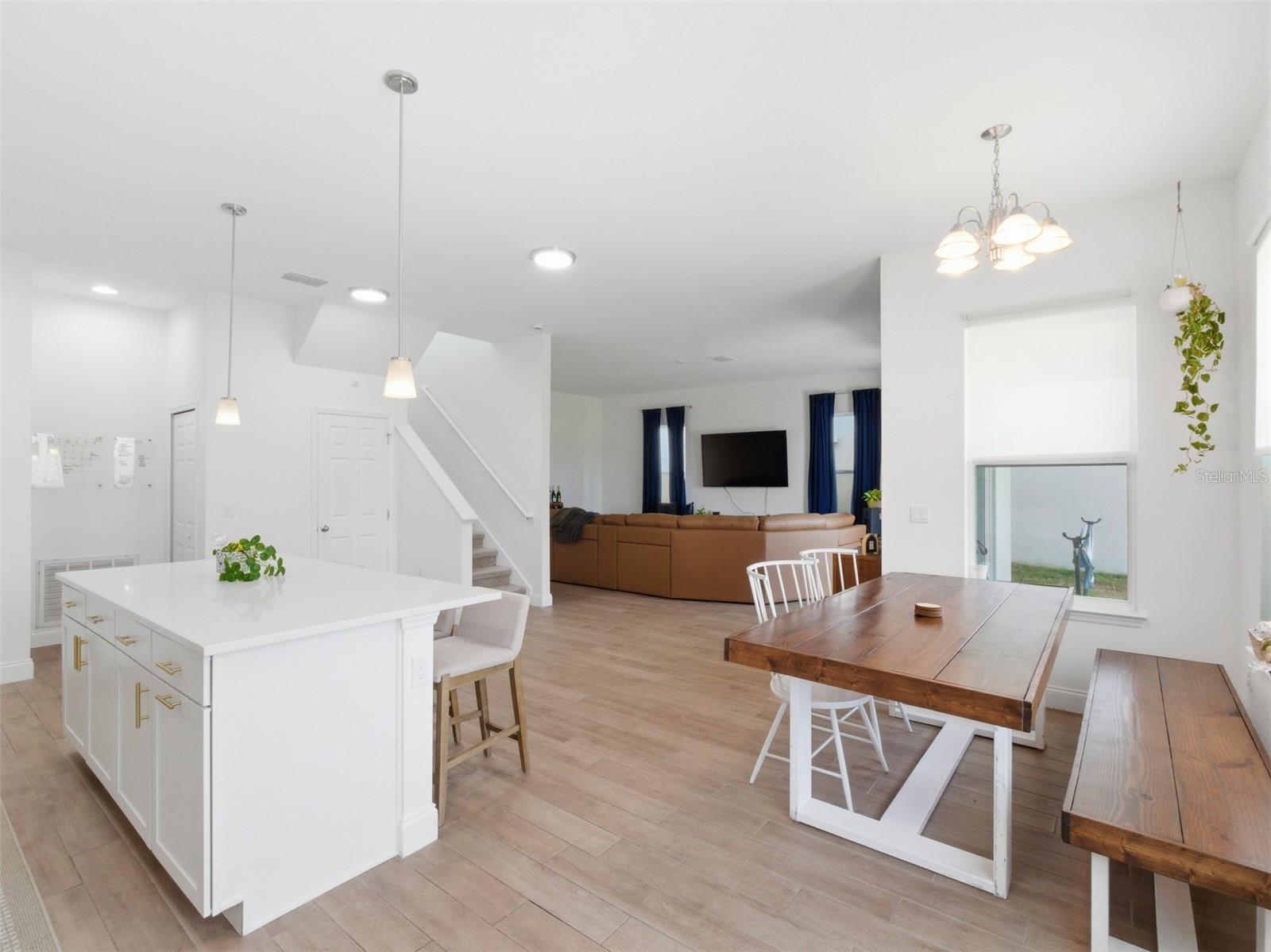 Image 12 of 39 For 712 Reflection Lake Drive