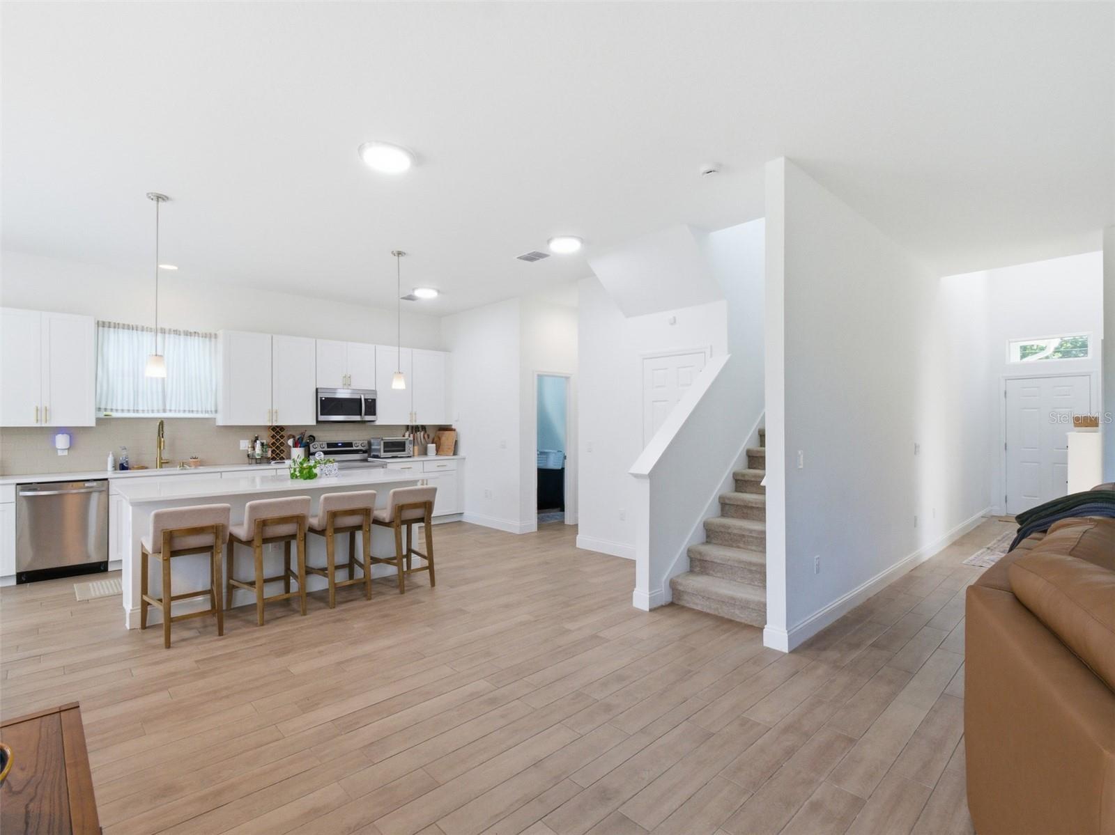 Image 13 of 39 For 712 Reflection Lake Drive