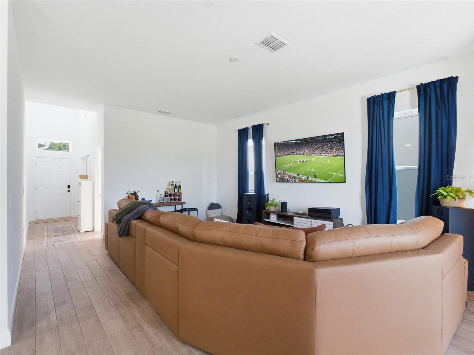 Image 16 of 39 For 712 Reflection Lake Drive