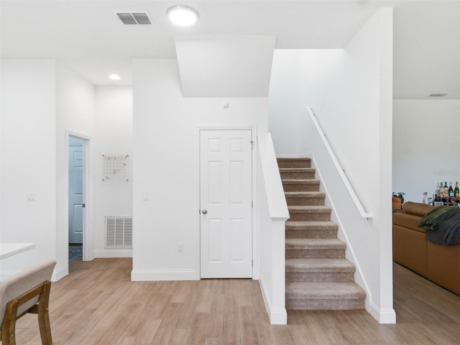 Image 17 of 39 For 712 Reflection Lake Drive