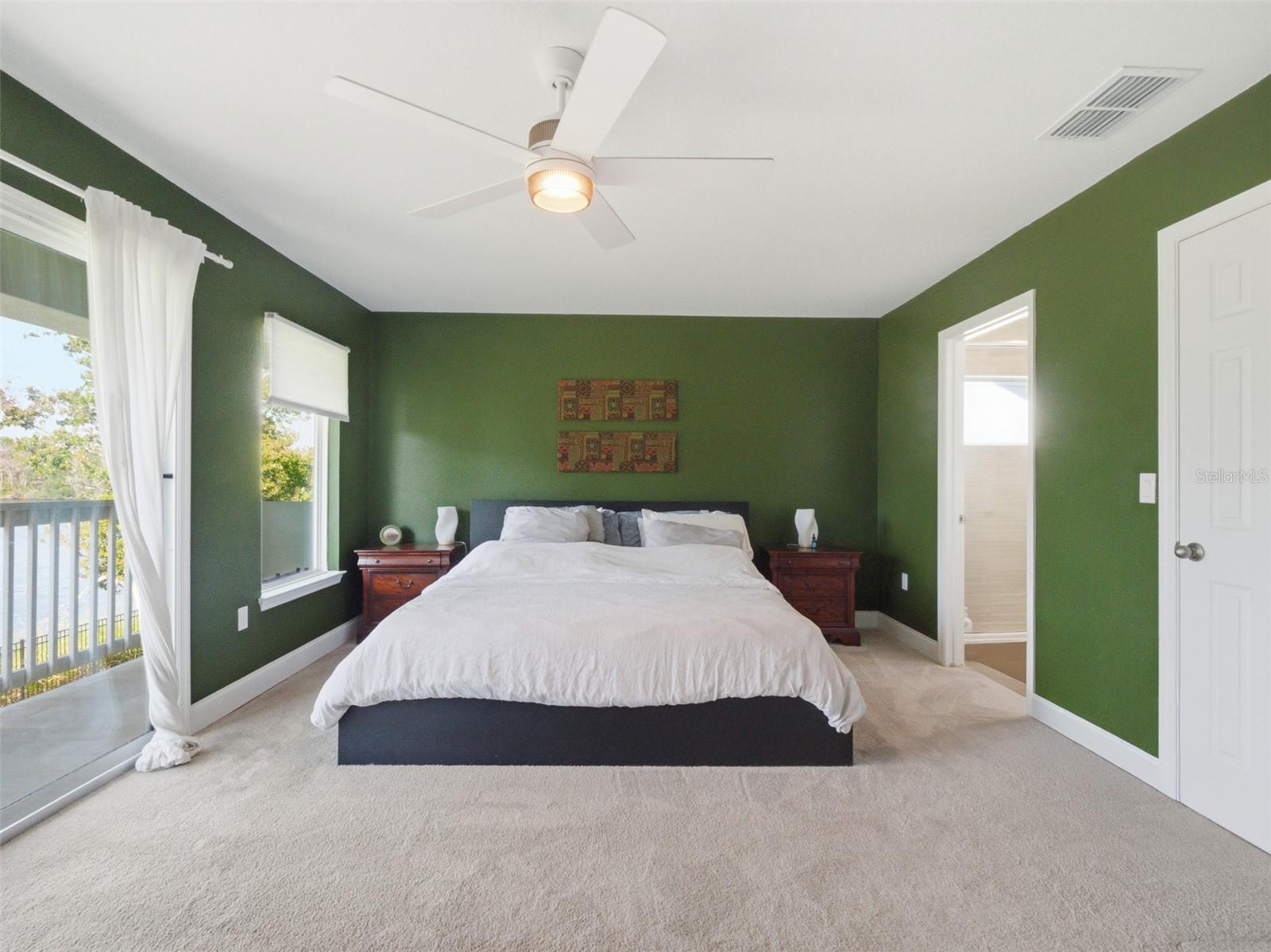 Image 19 of 39 For 712 Reflection Lake Drive