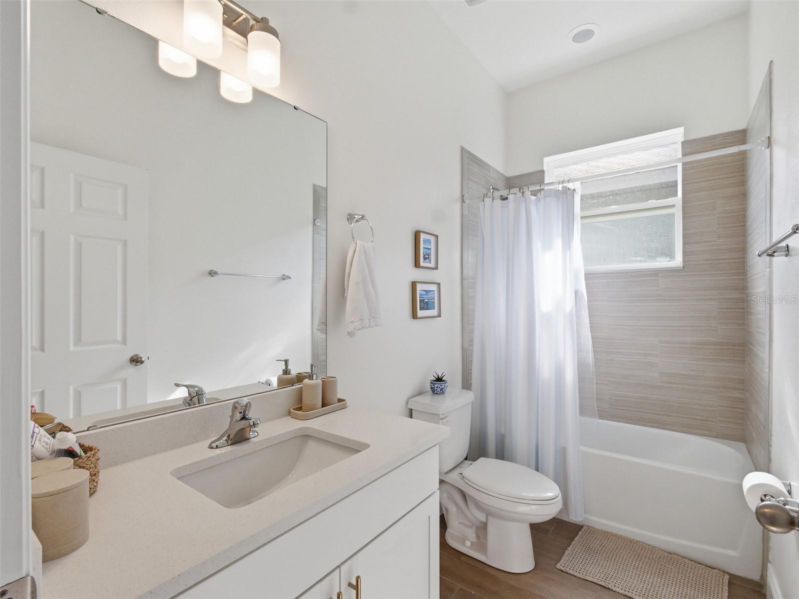 Image 28 of 39 For 712 Reflection Lake Drive