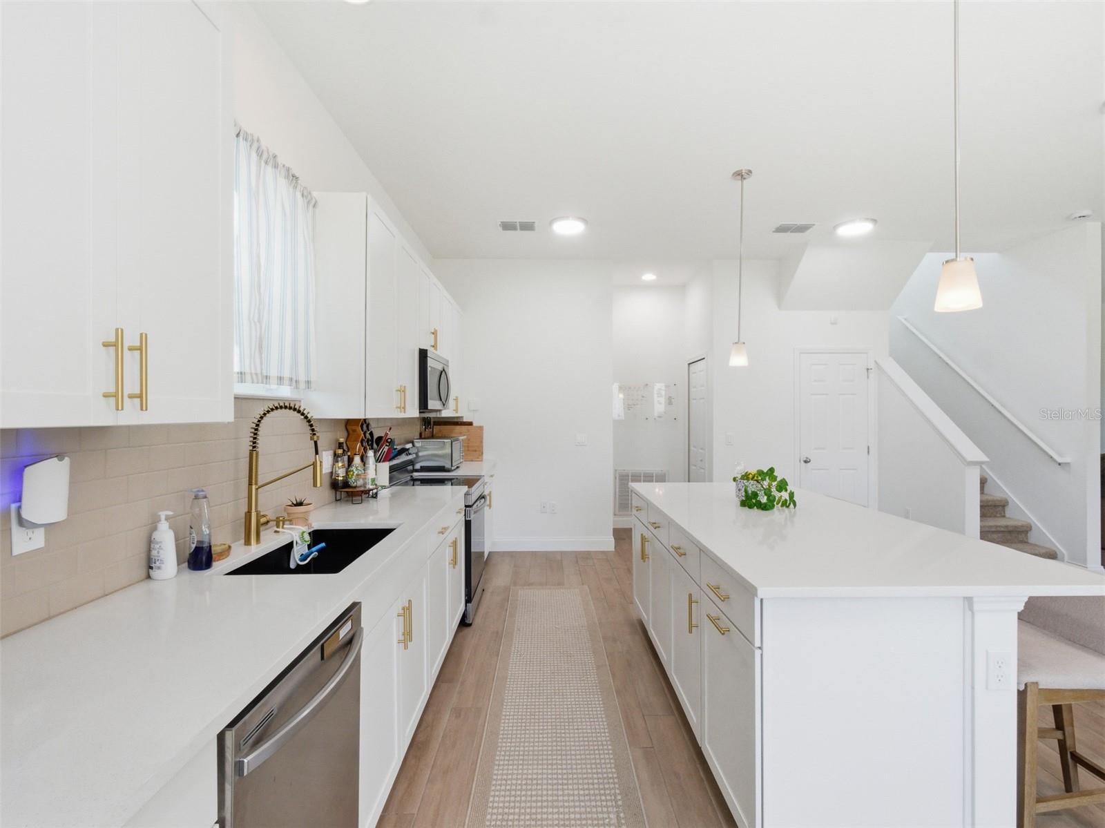 Image 8 of 39 For 712 Reflection Lake Drive