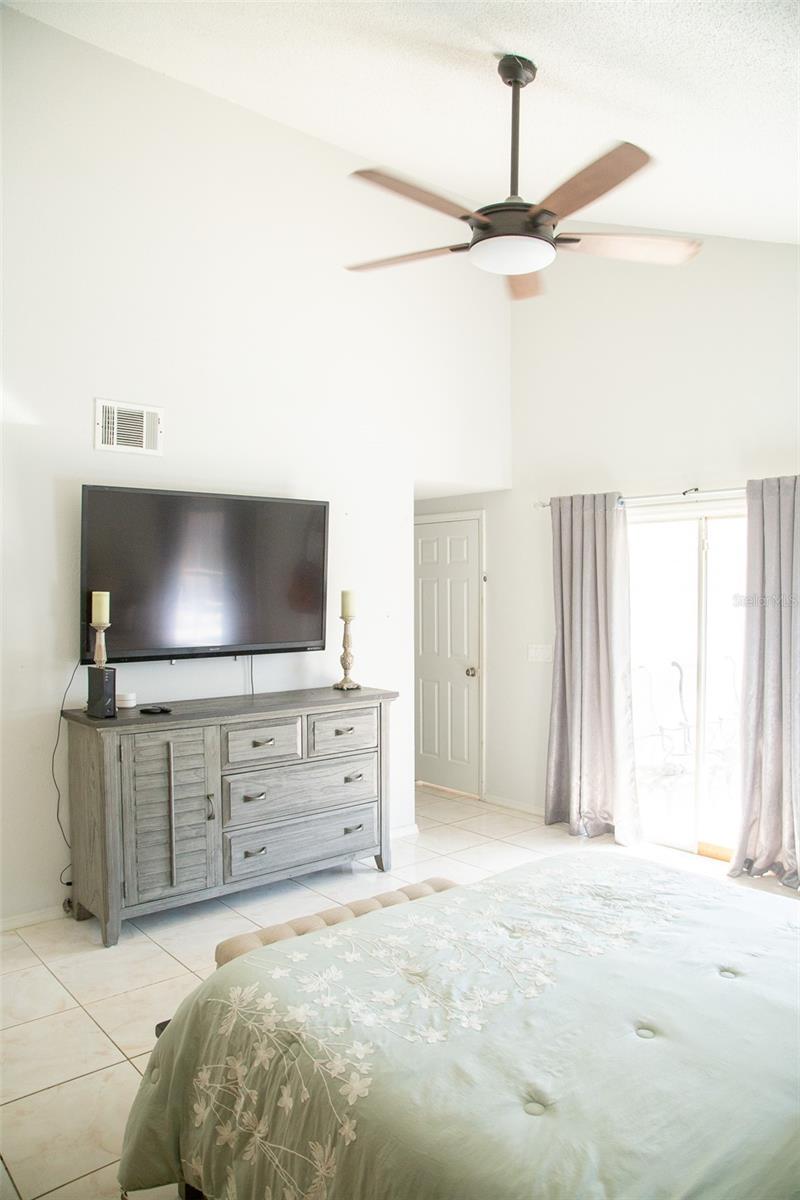 Image 31 of 54 For 618 Berks Court