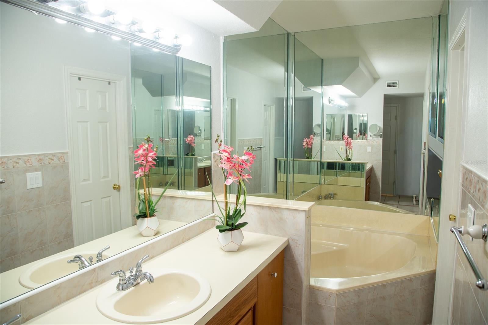 Image 32 of 54 For 618 Berks Court