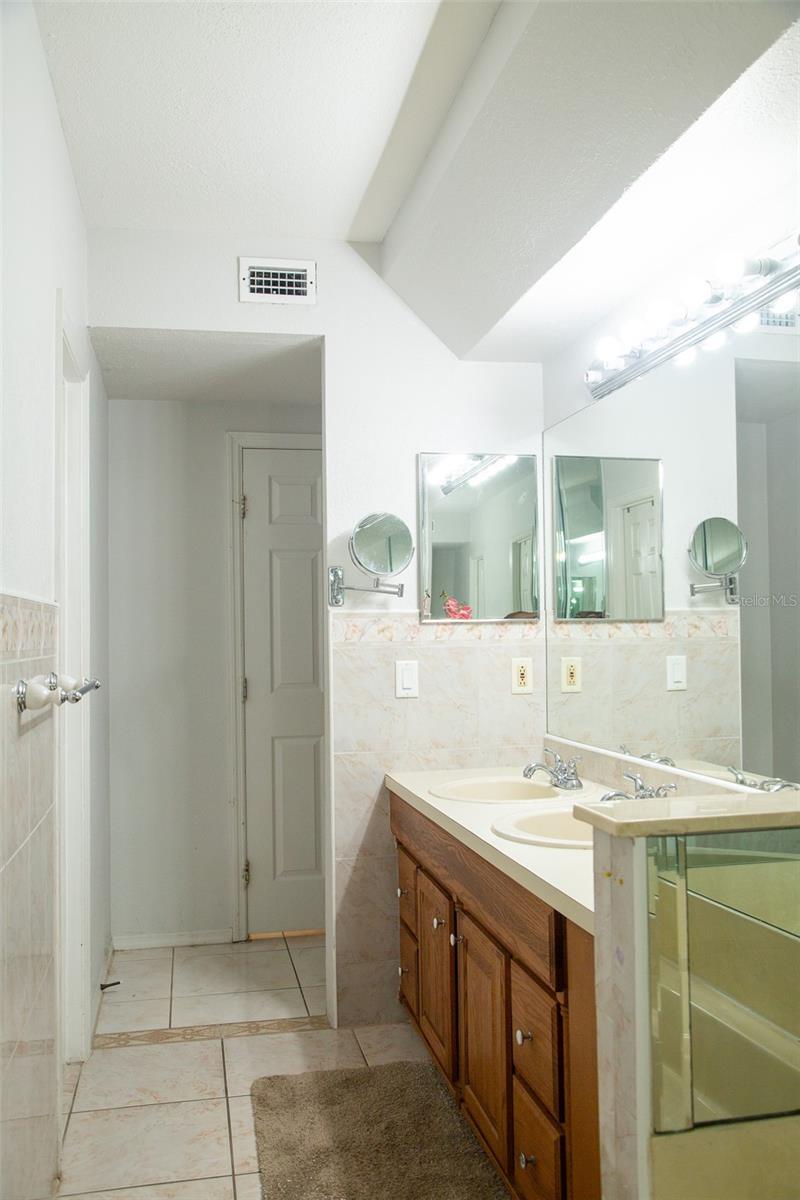 Image 33 of 54 For 618 Berks Court