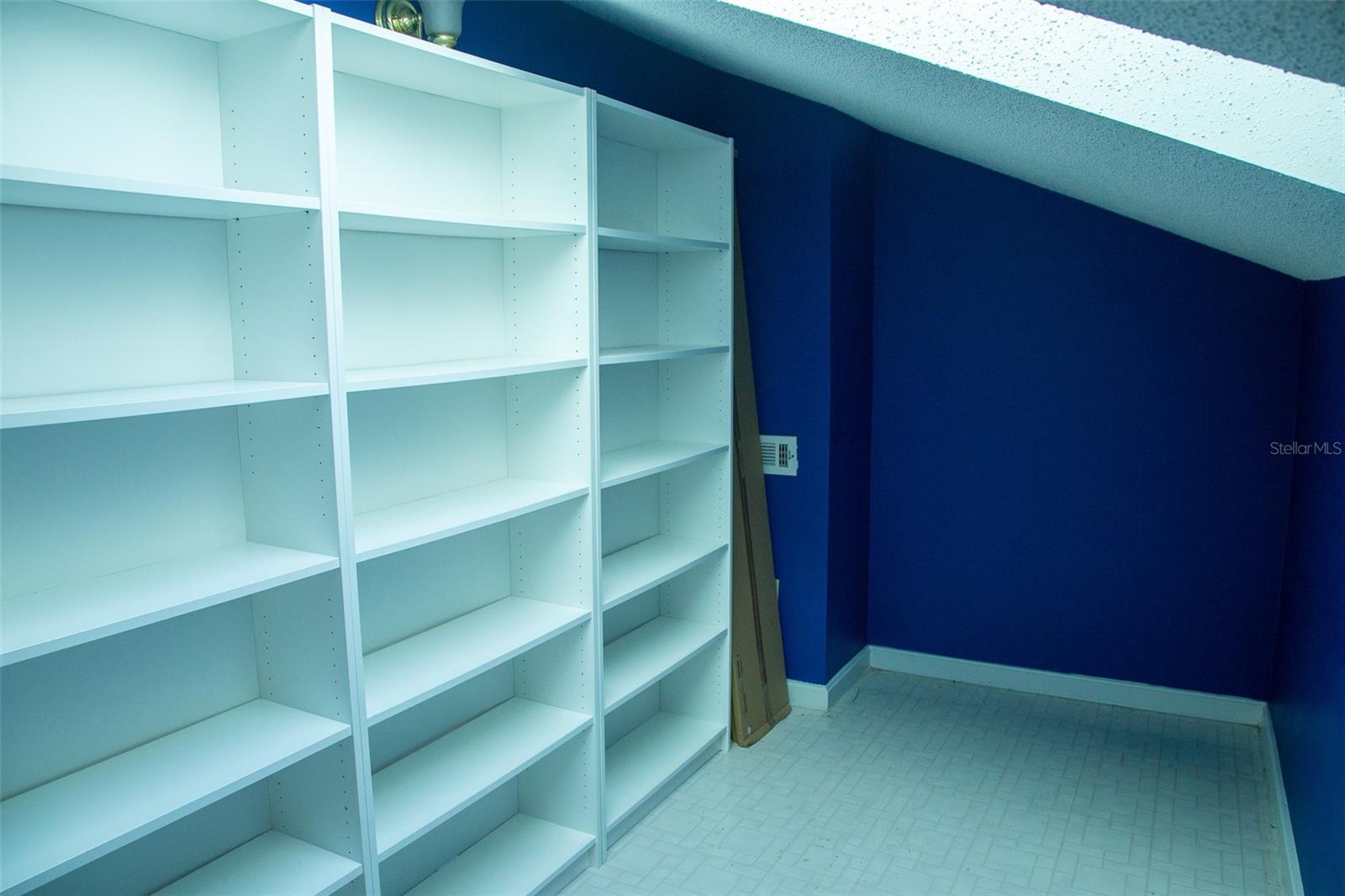 Image 34 of 54 For 618 Berks Court