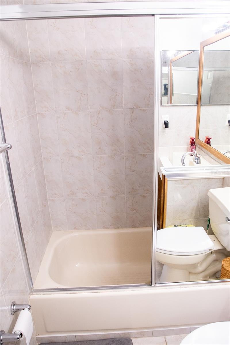 Image 40 of 54 For 618 Berks Court