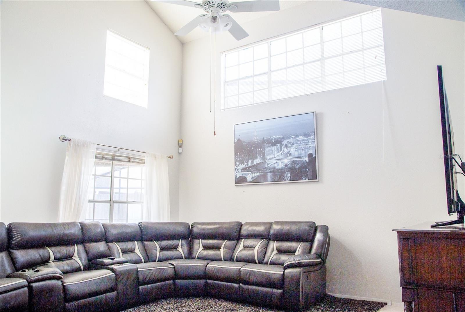 Image 7 of 54 For 618 Berks Court