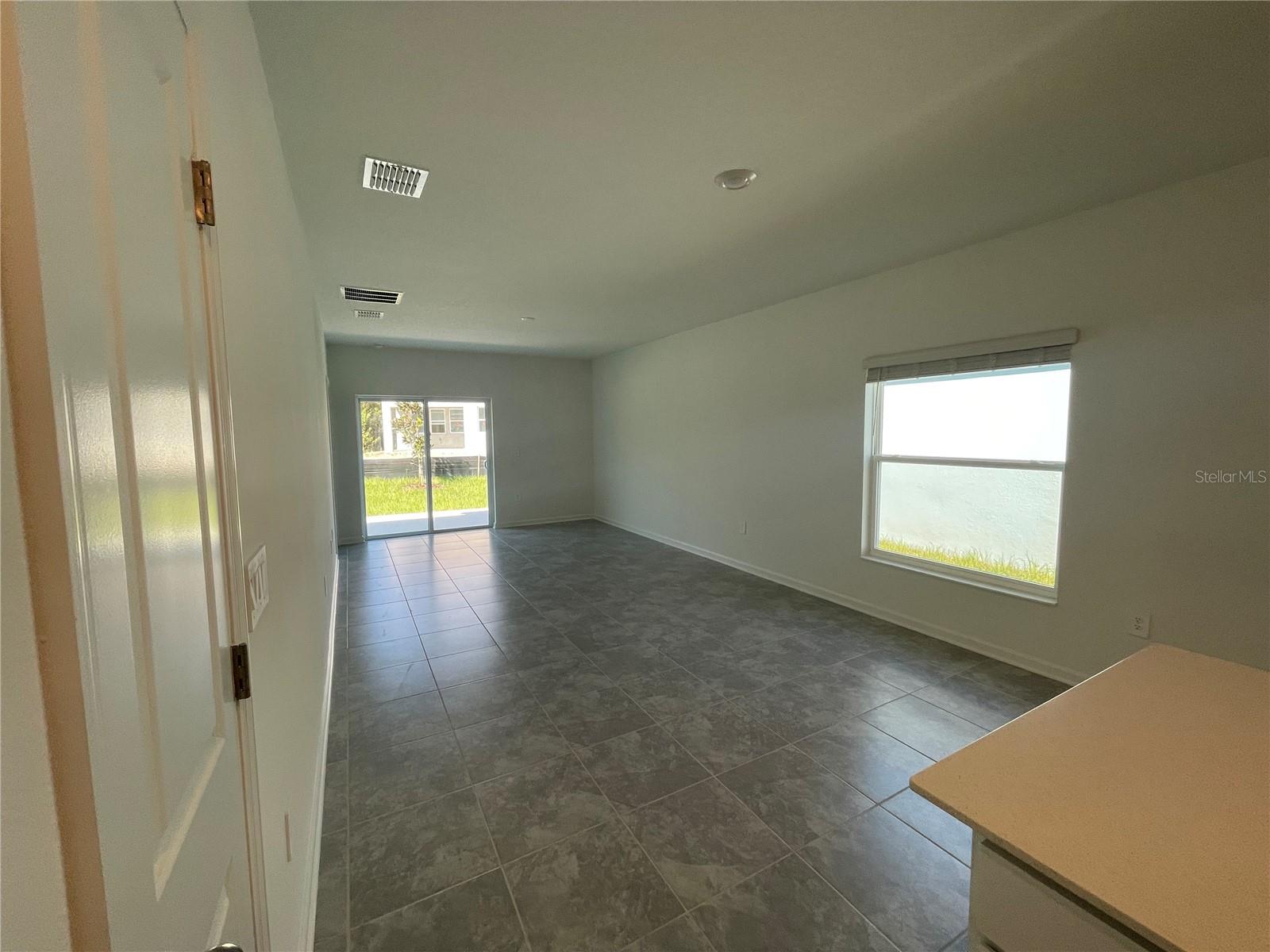 Image 12 of 31 For 4343 Twisted Twig Bend