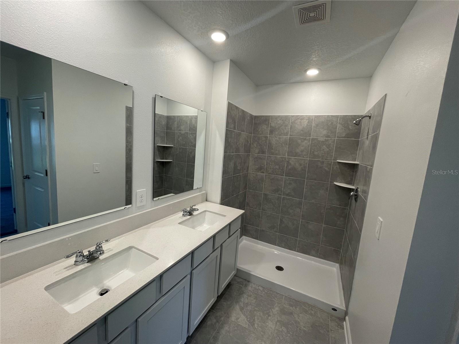 Image 18 of 31 For 4343 Twisted Twig Bend