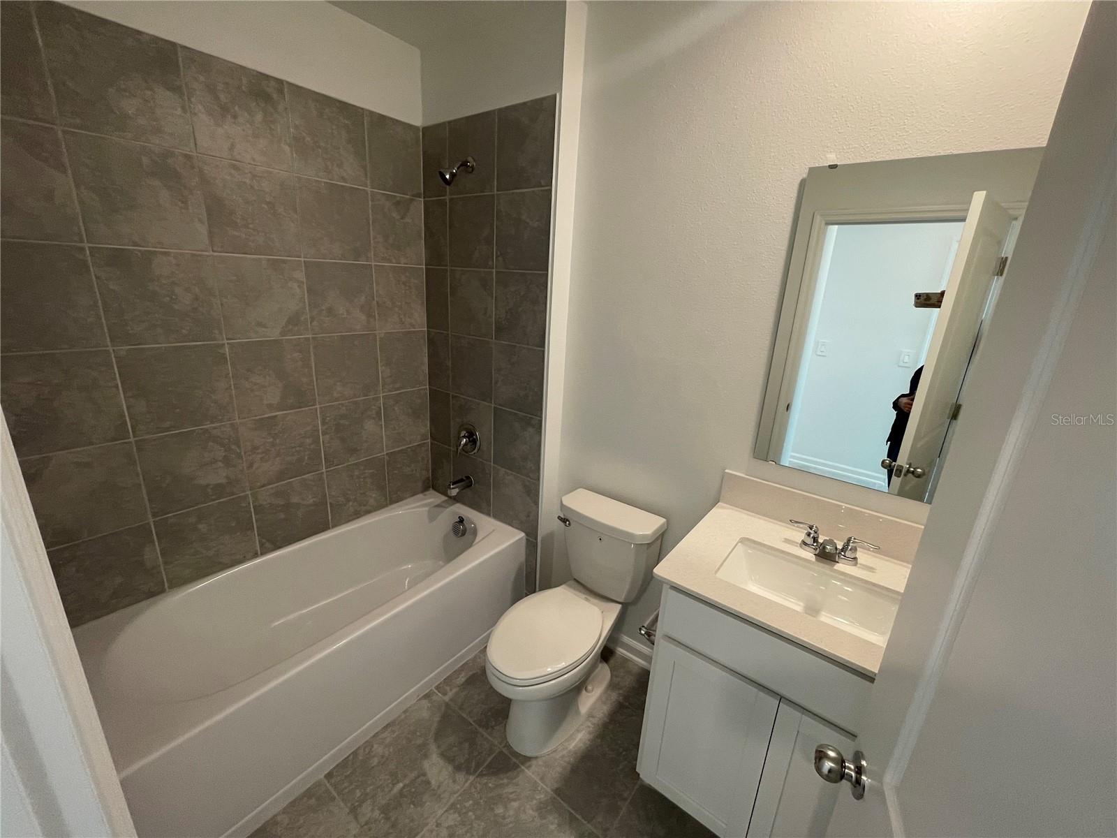 Image 23 of 31 For 4343 Twisted Twig Bend