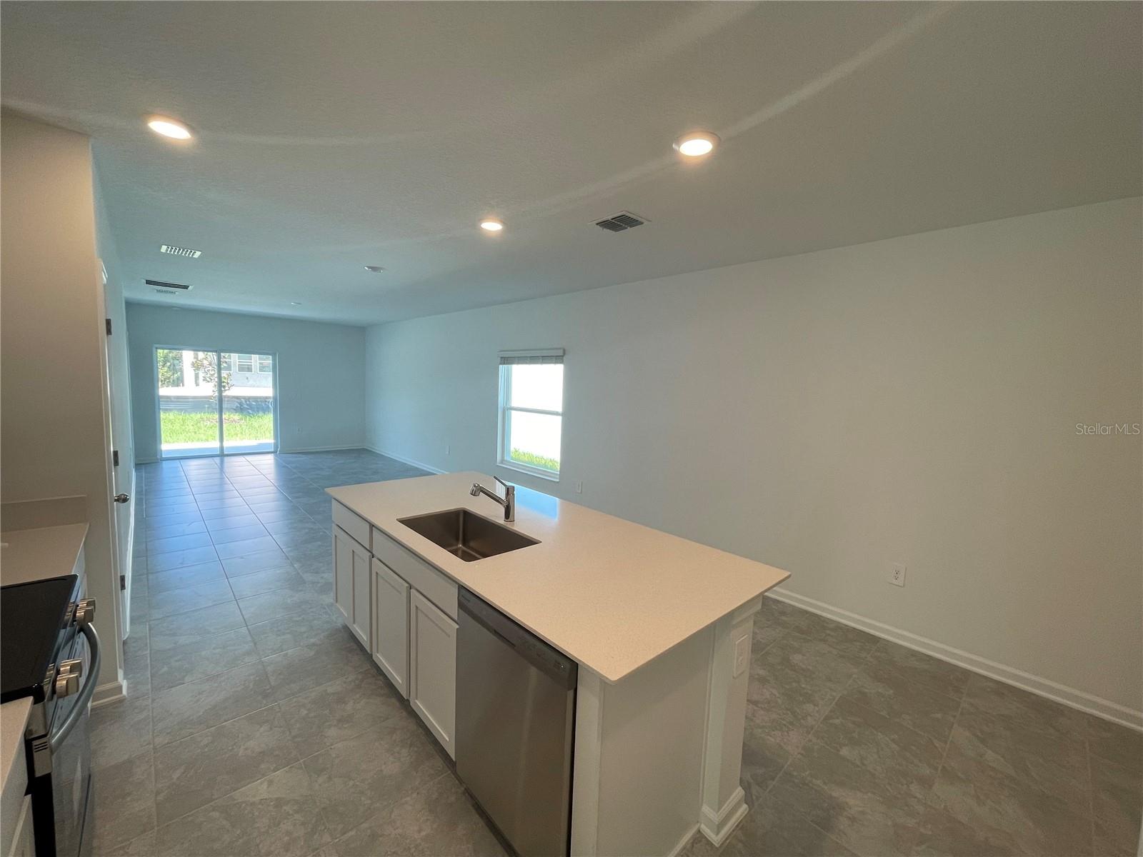 Image 7 of 31 For 4343 Twisted Twig Bend