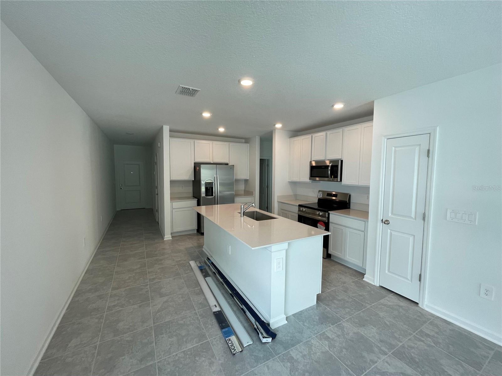 Image 9 of 31 For 4343 Twisted Twig Bend