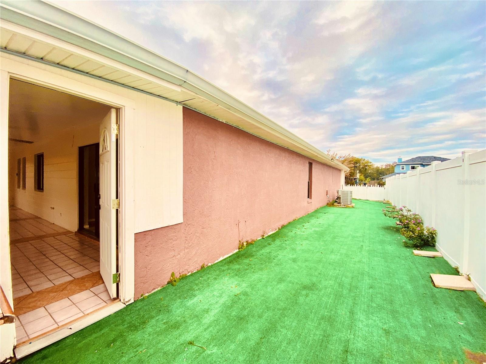 Image 14 of 24 For 378 Chicago Woods Circle