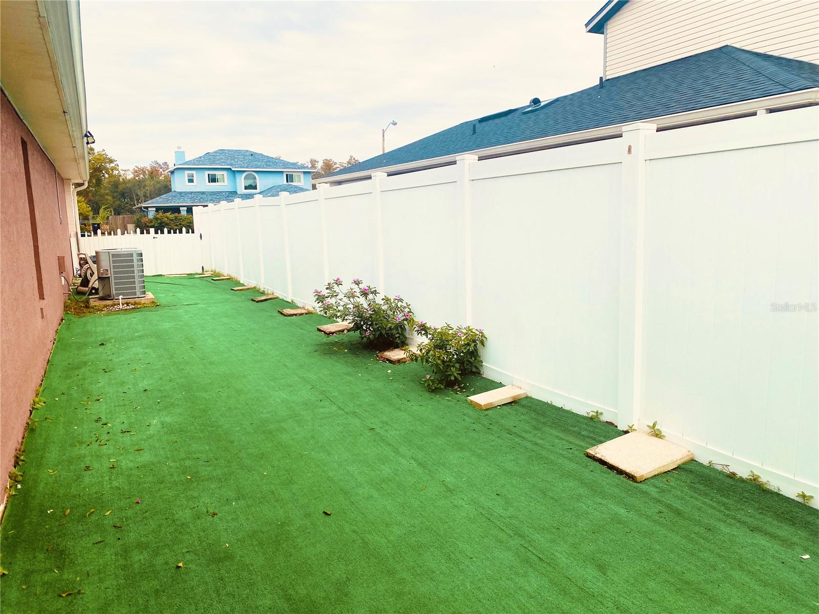 Image 15 of 24 For 378 Chicago Woods Circle