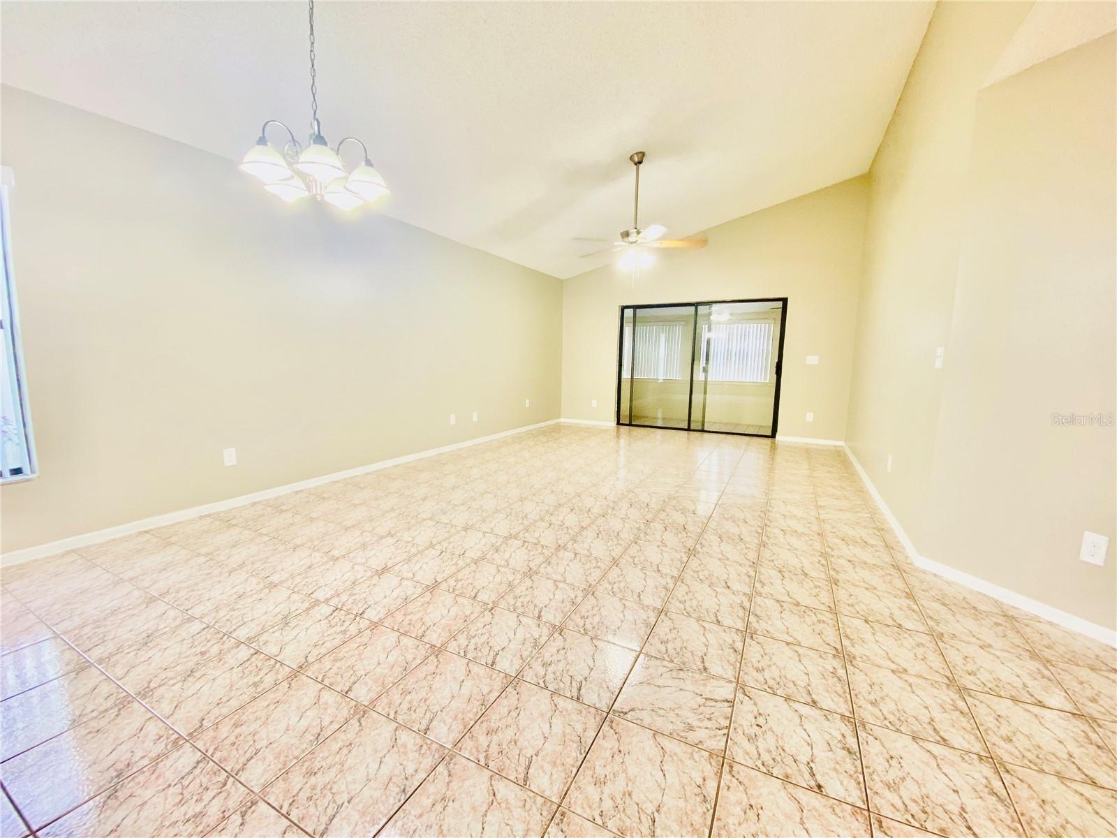 Image 4 of 24 For 378 Chicago Woods Circle