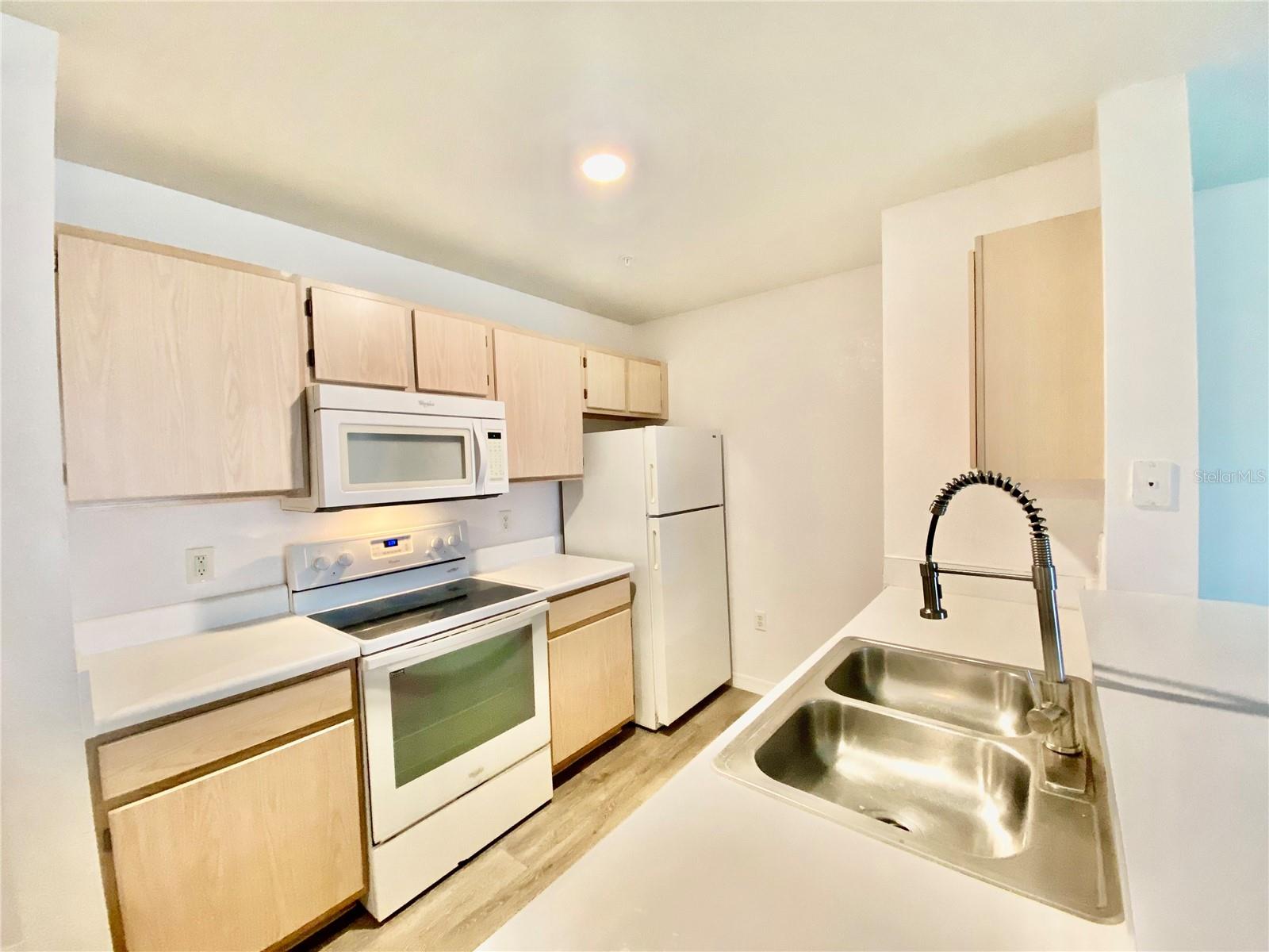 Image 17 of 26 For 5459 Vineland Road 4210