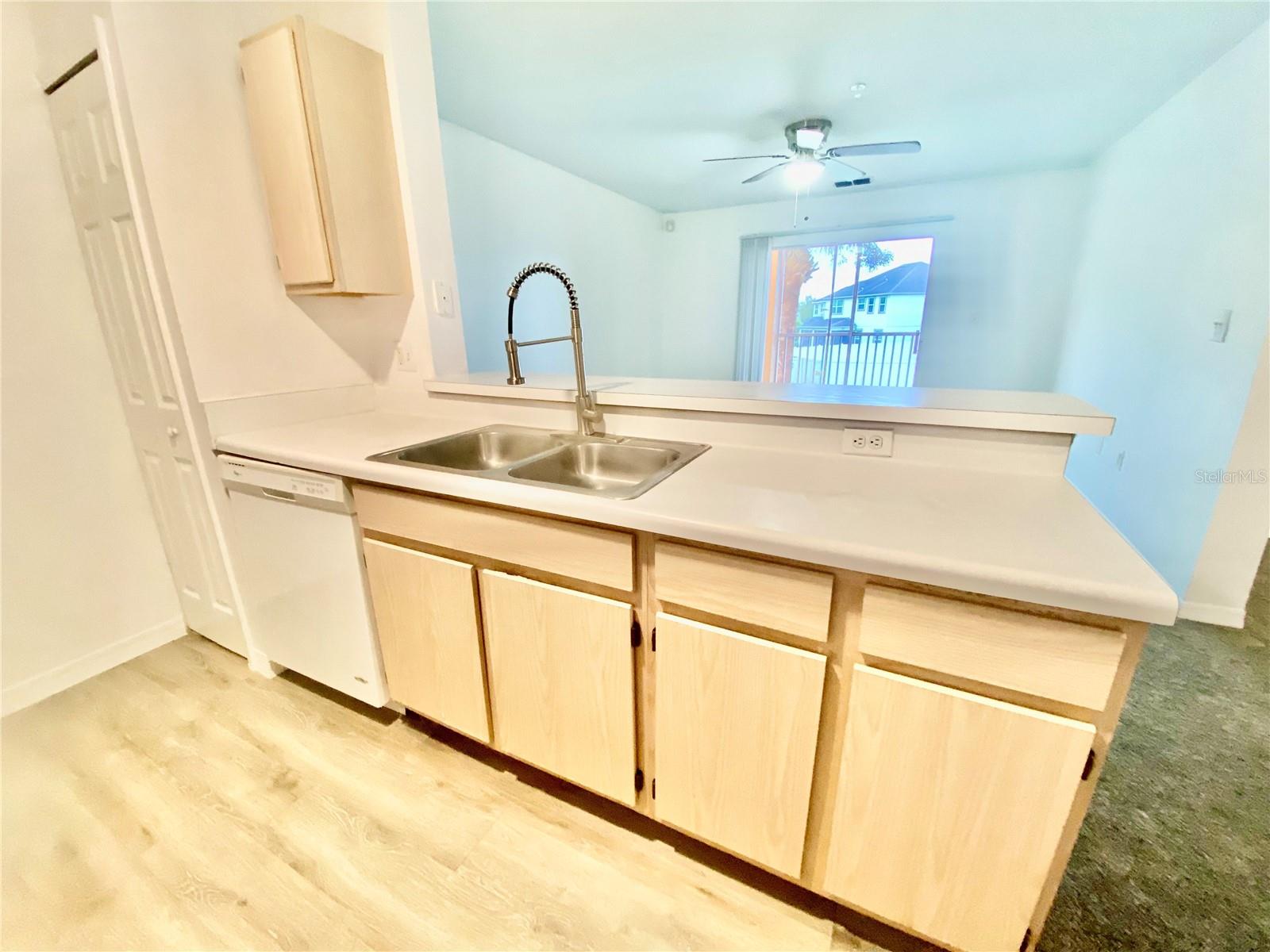 Image 18 of 26 For 5459 Vineland Road 4210