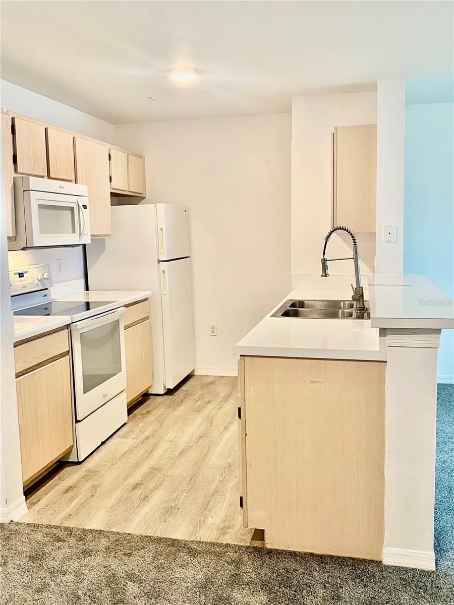 Image 3 of 26 For 5459 Vineland Road 4210