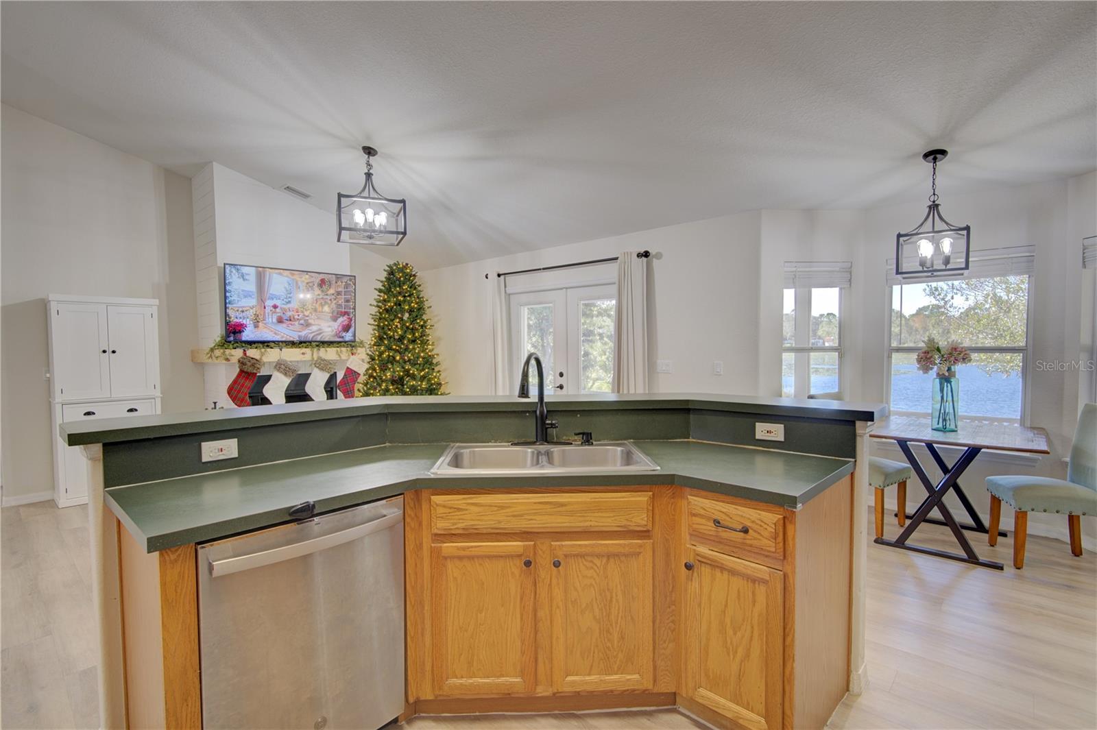 Image 11 of 54 For 4144 Pelee Street