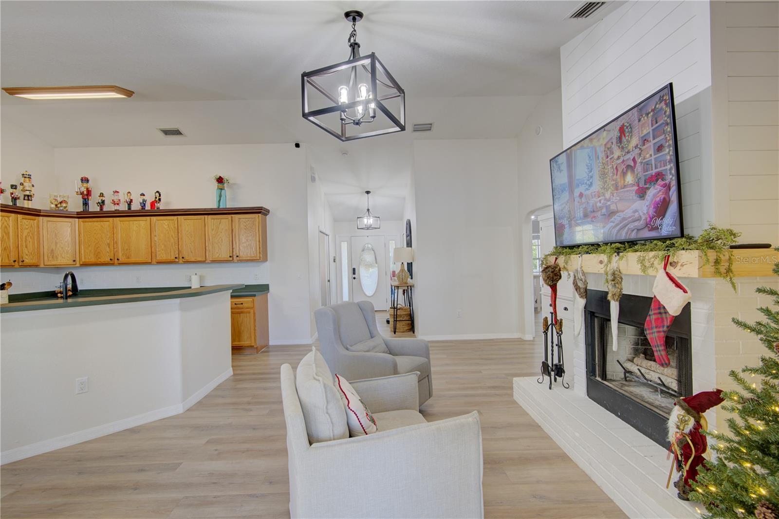 Image 13 of 54 For 4144 Pelee Street