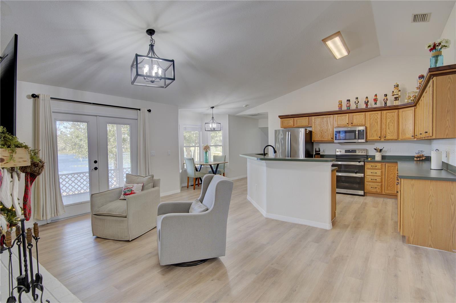 Image 16 of 54 For 4144 Pelee Street