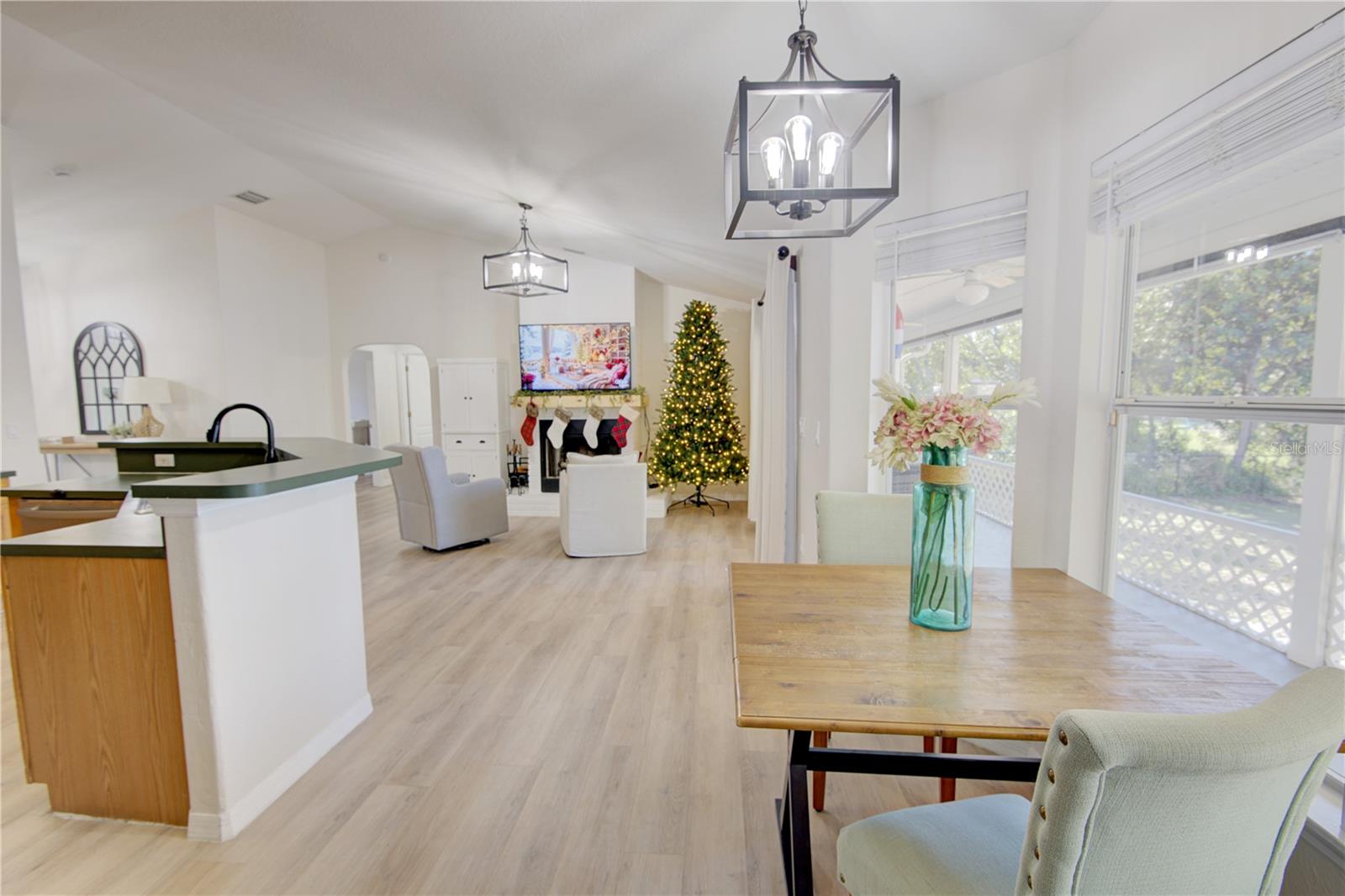 Image 17 of 54 For 4144 Pelee Street